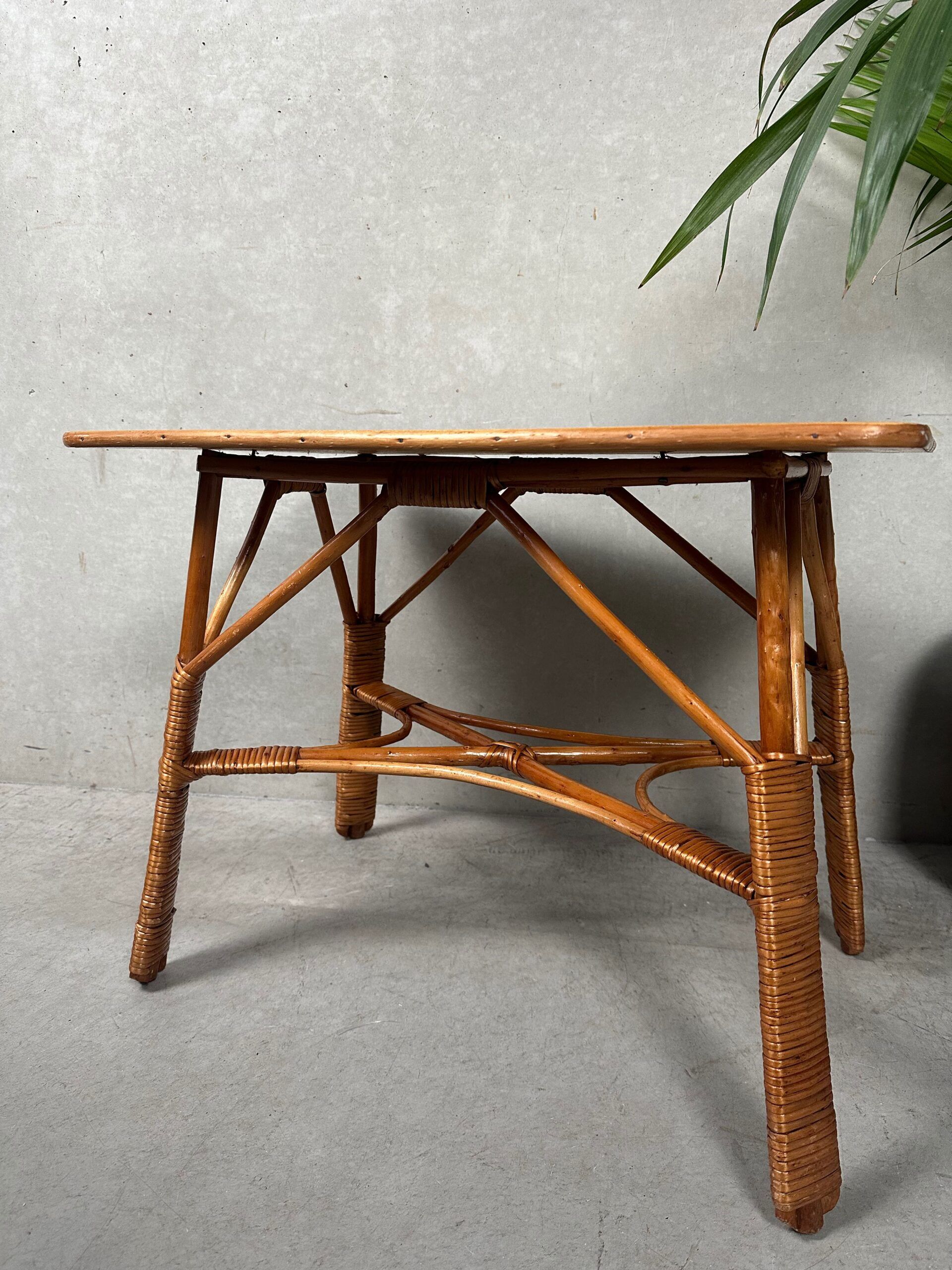Table en rotin vintage – boho