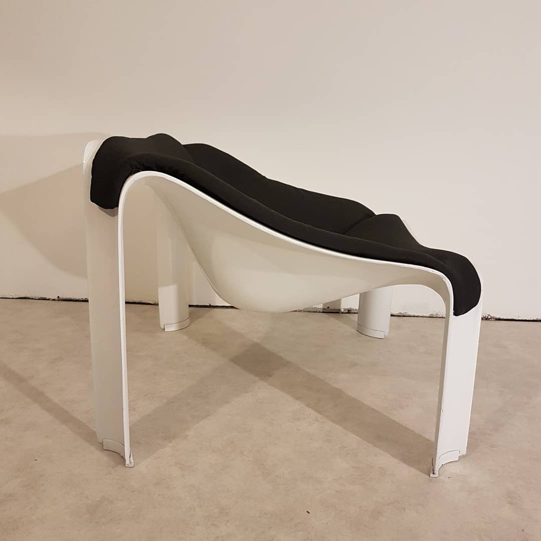F300 designer Pierre Paulin chair