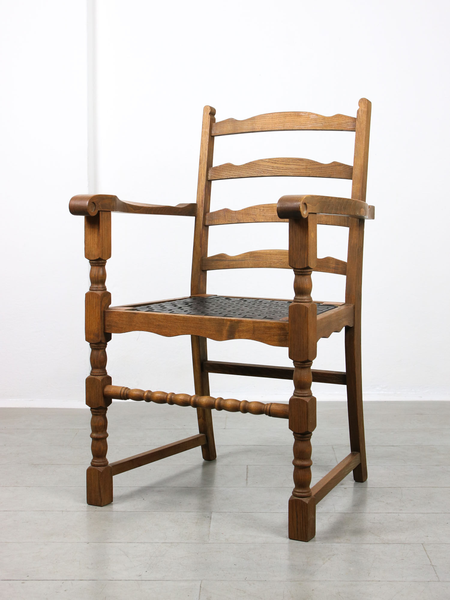 Chaises médiévales vintage en chêne, lot de 4