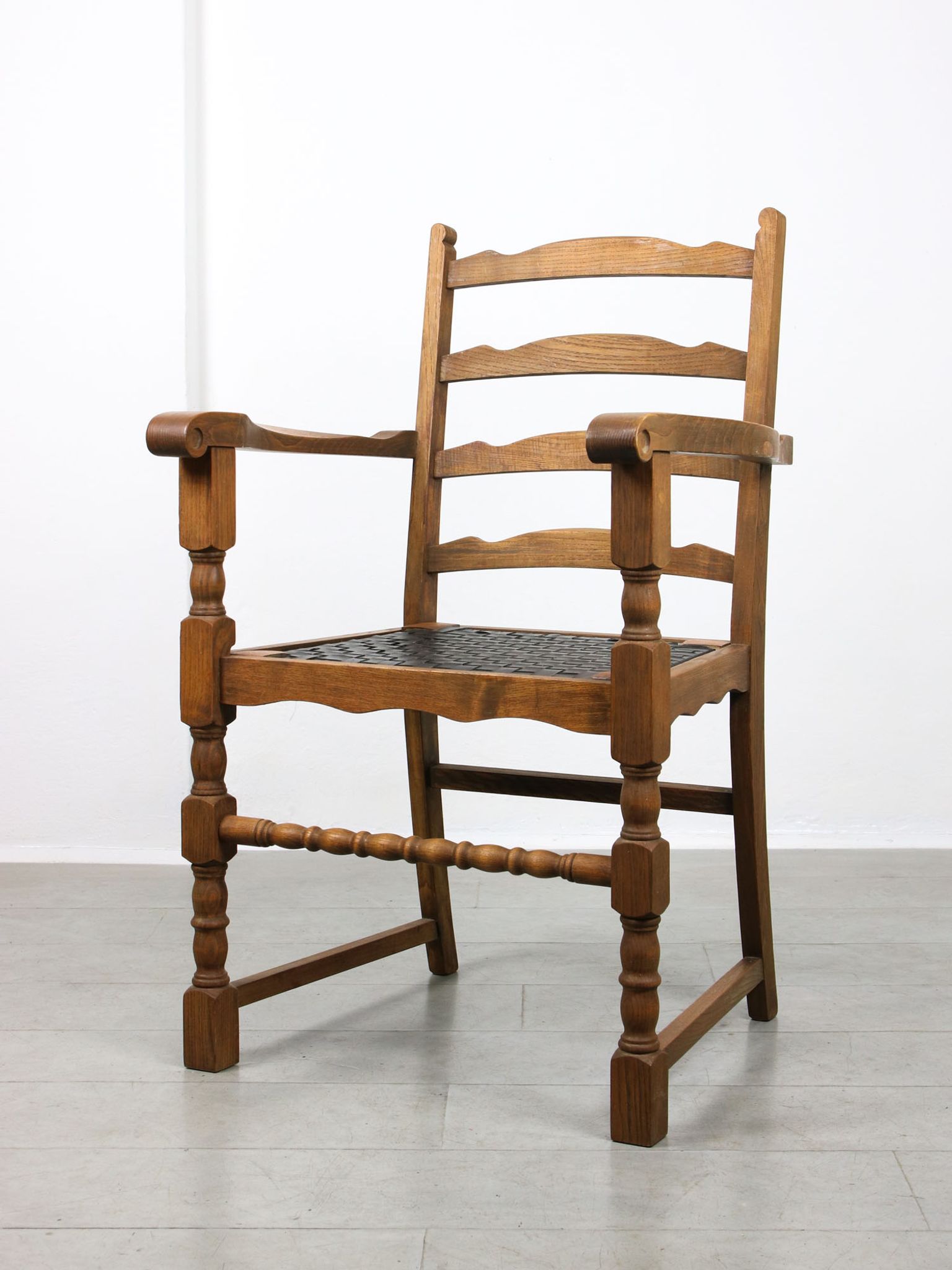 Chaises médiévales vintage en chêne, lot de 4
