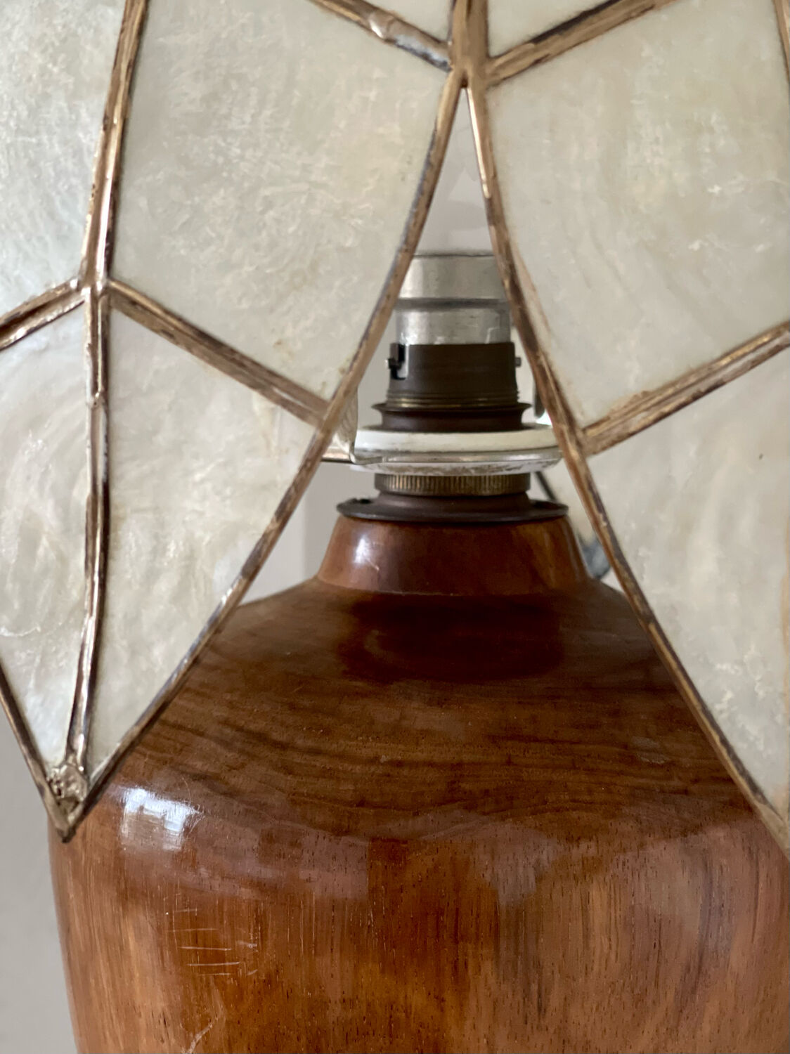 Mother-of-pearl and olive wood lamp