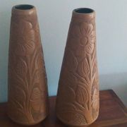 paire de vases en terre cuite gravée 1969