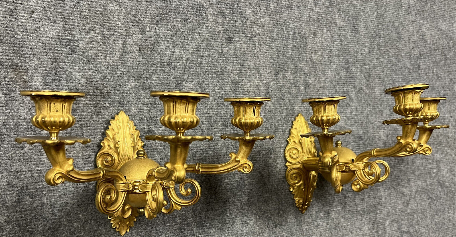 Pair of sconces period Consulate (18th) in gilded bronze with two patinas