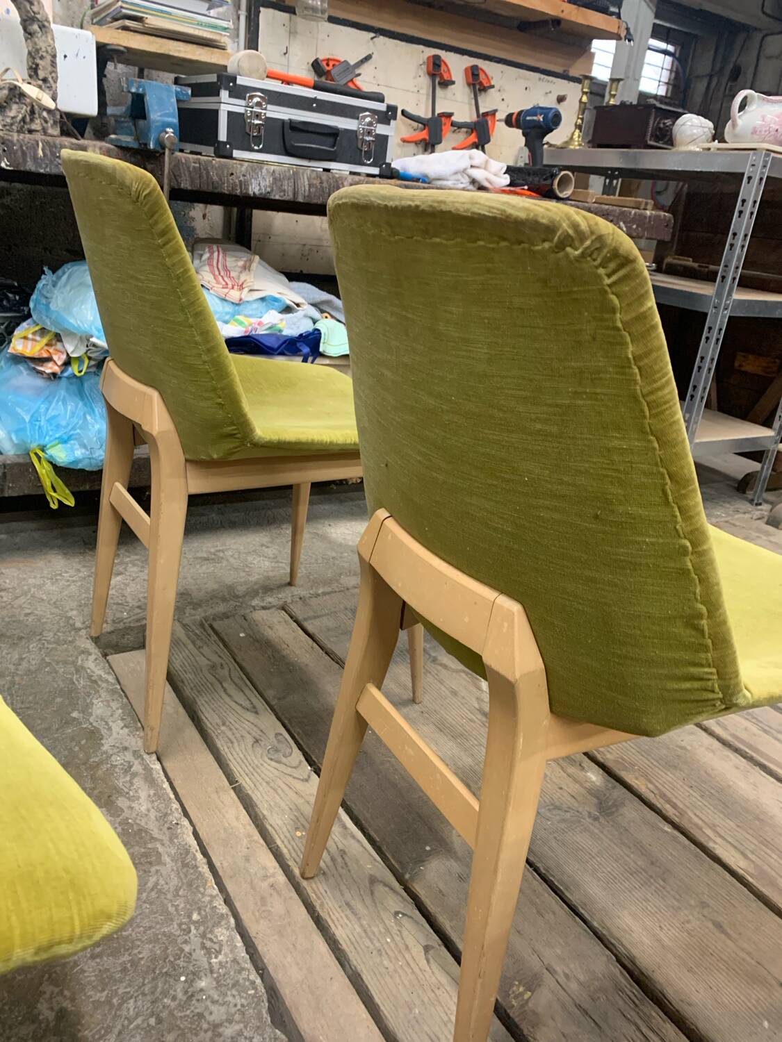 6 chaises scandinaves en velours vert, circa 1960