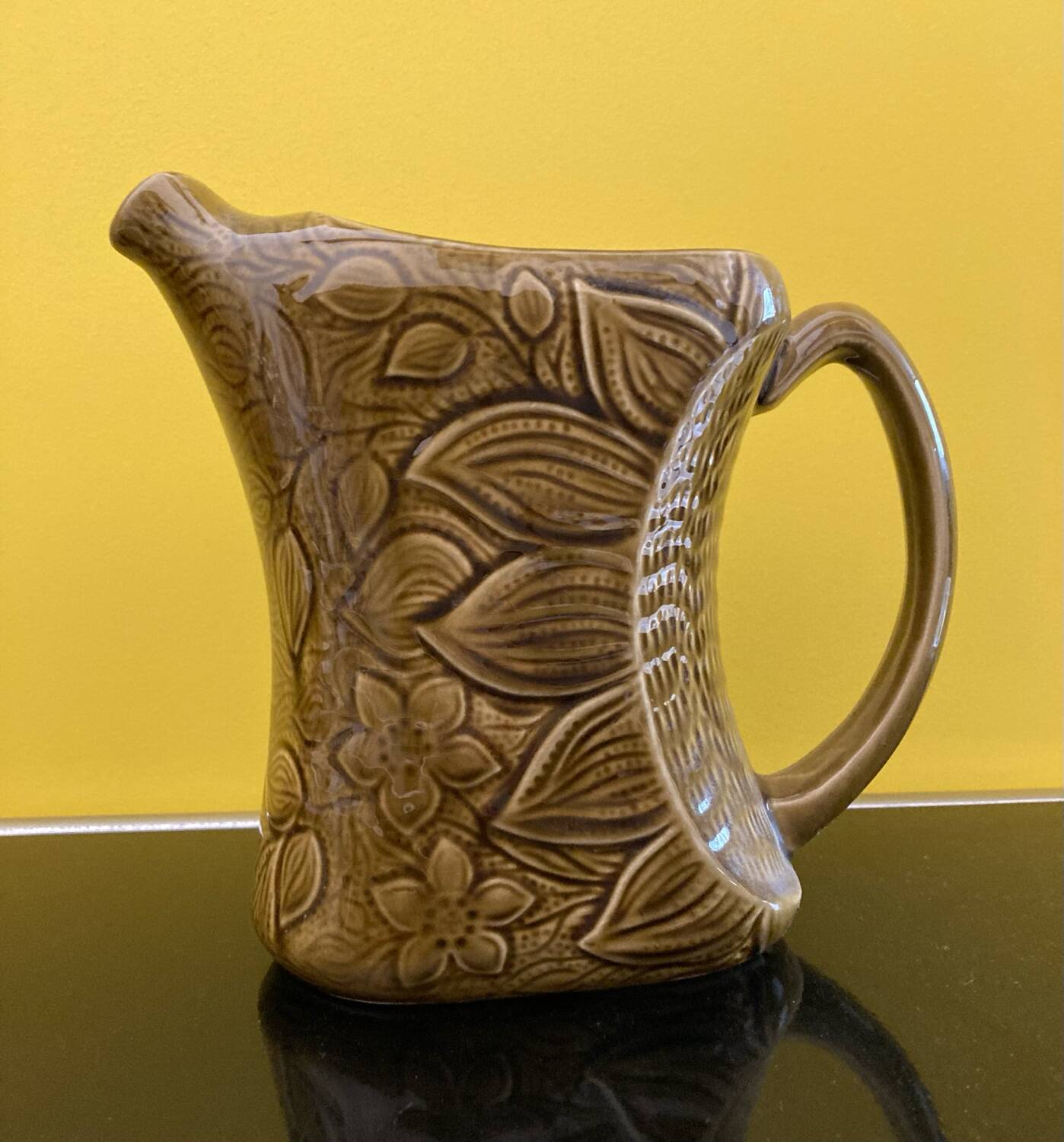 Sarreguemines water jug in slipware