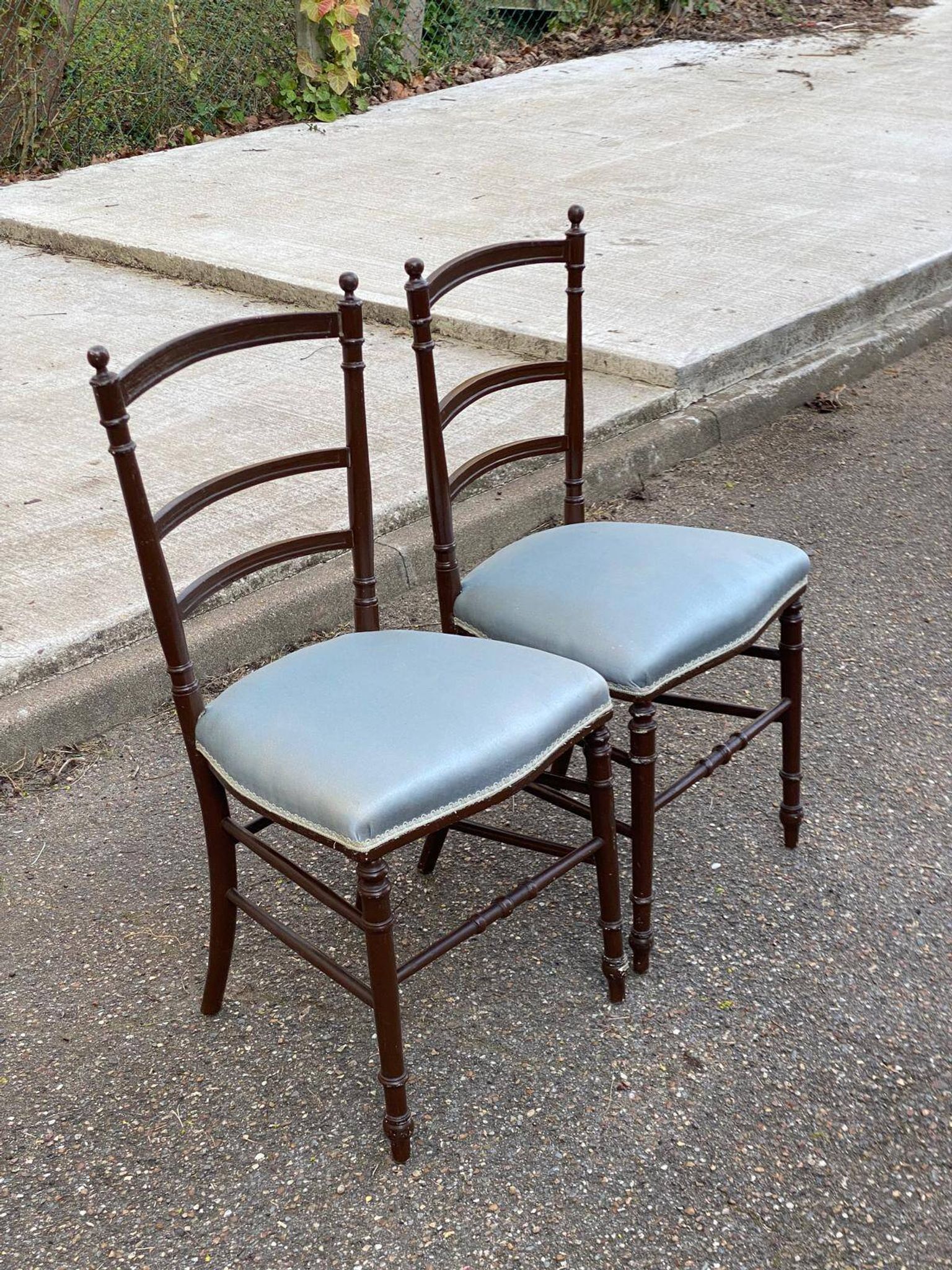 2 Napoleon III chairs in solid wood and blue satin fabric.