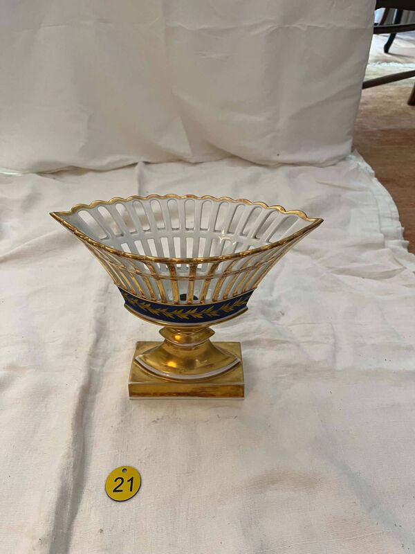 Corbeille ancienne style Empire en porcelaine