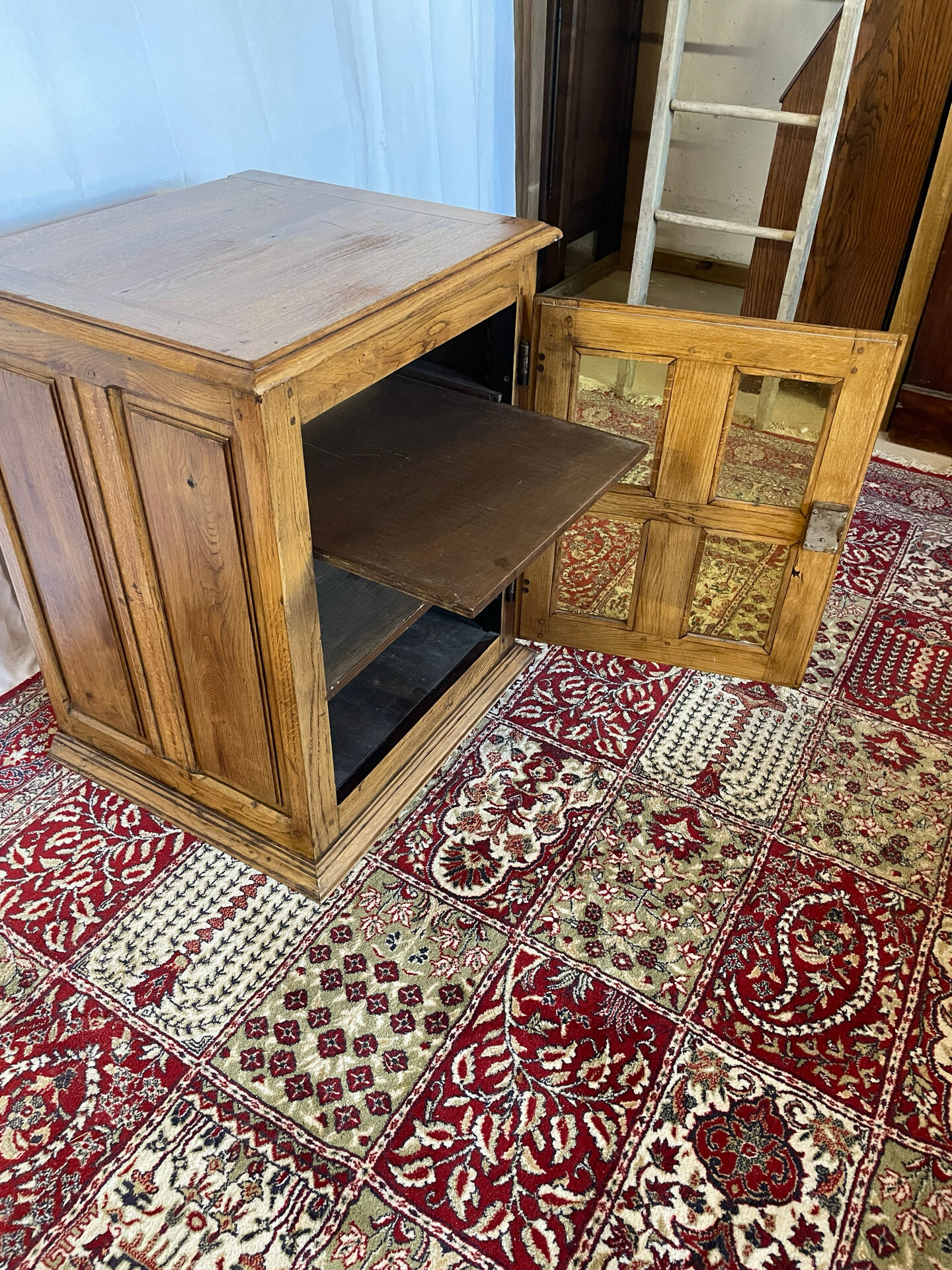Petit confiturier ancien en chêne massif et verre jaune