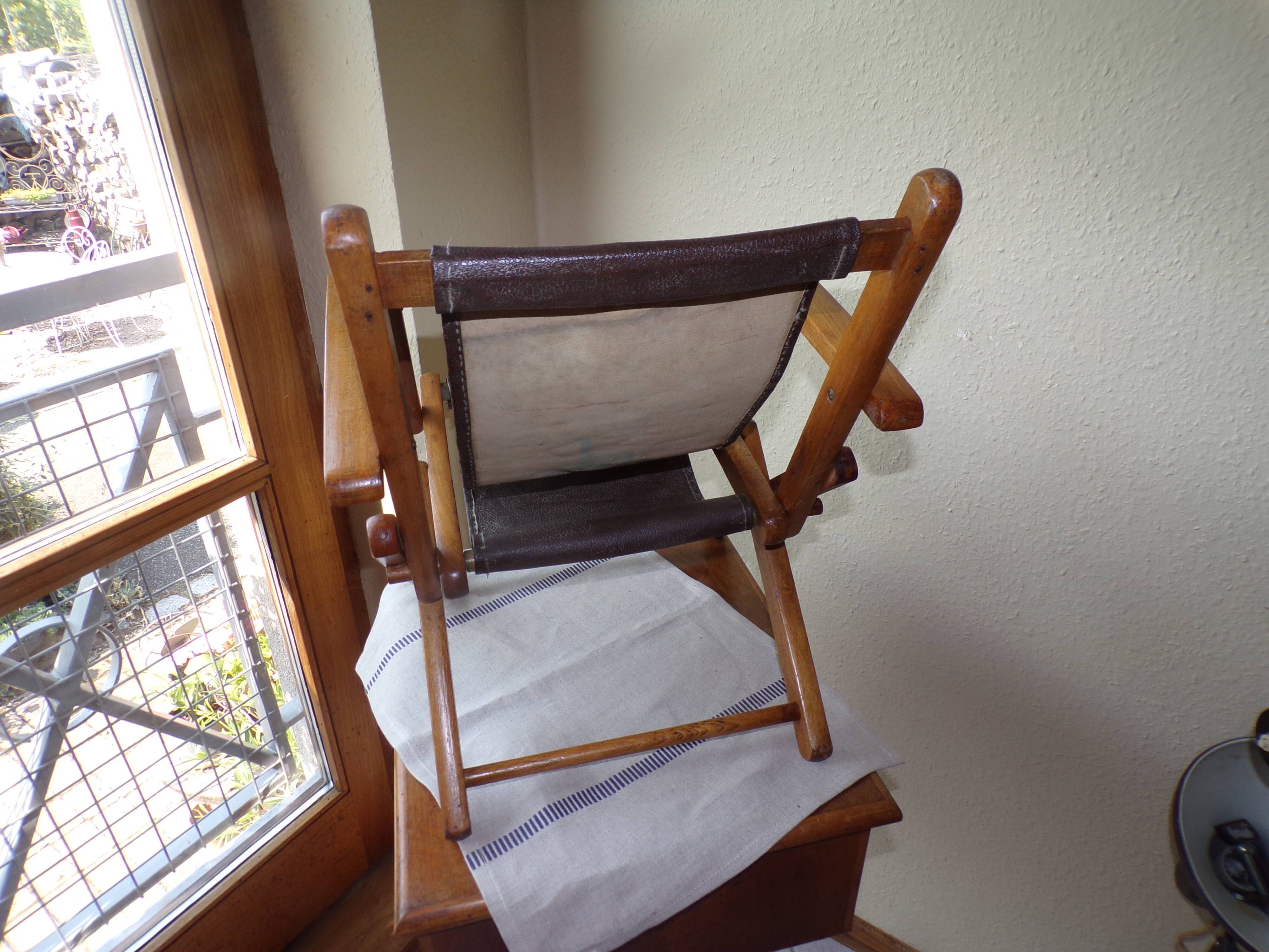 Folding wooden toddler armchair