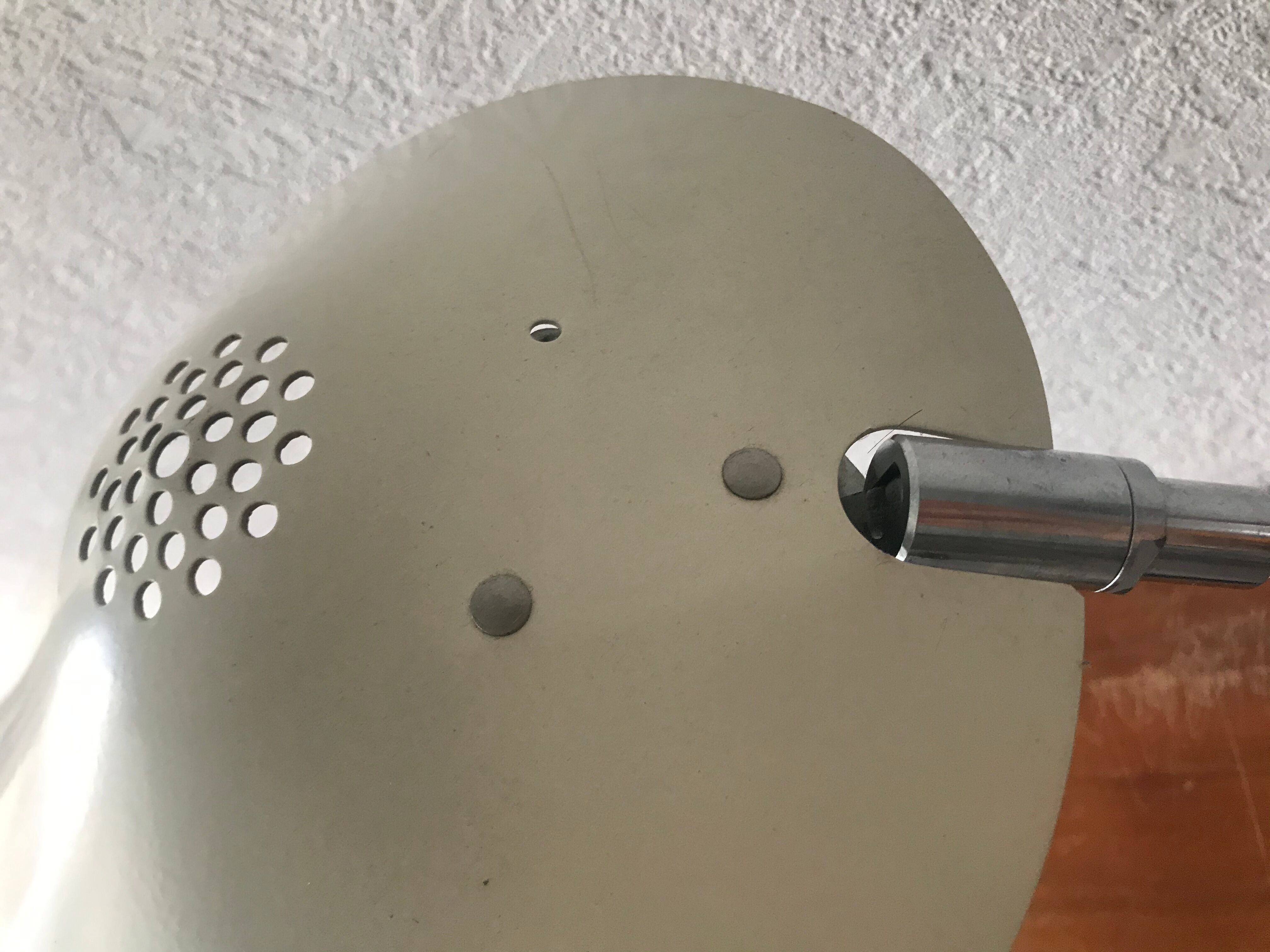 White metal articulated desk lamp