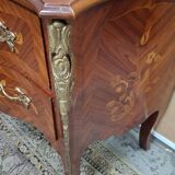 Marquetry chest of drawers