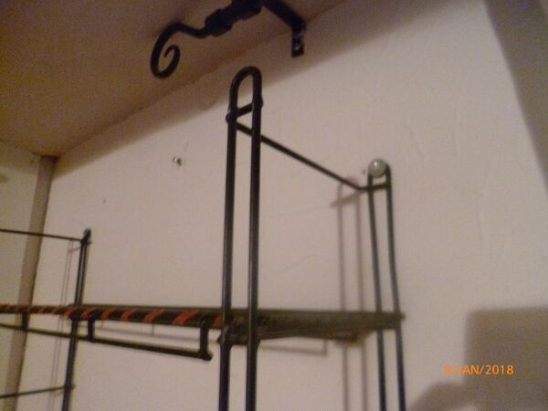 Etagere style string