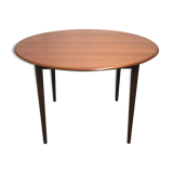 Round scandinavian dining table