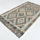 Tapis kilim ancien à losanges géométriques, Dominante bleue et tons nature