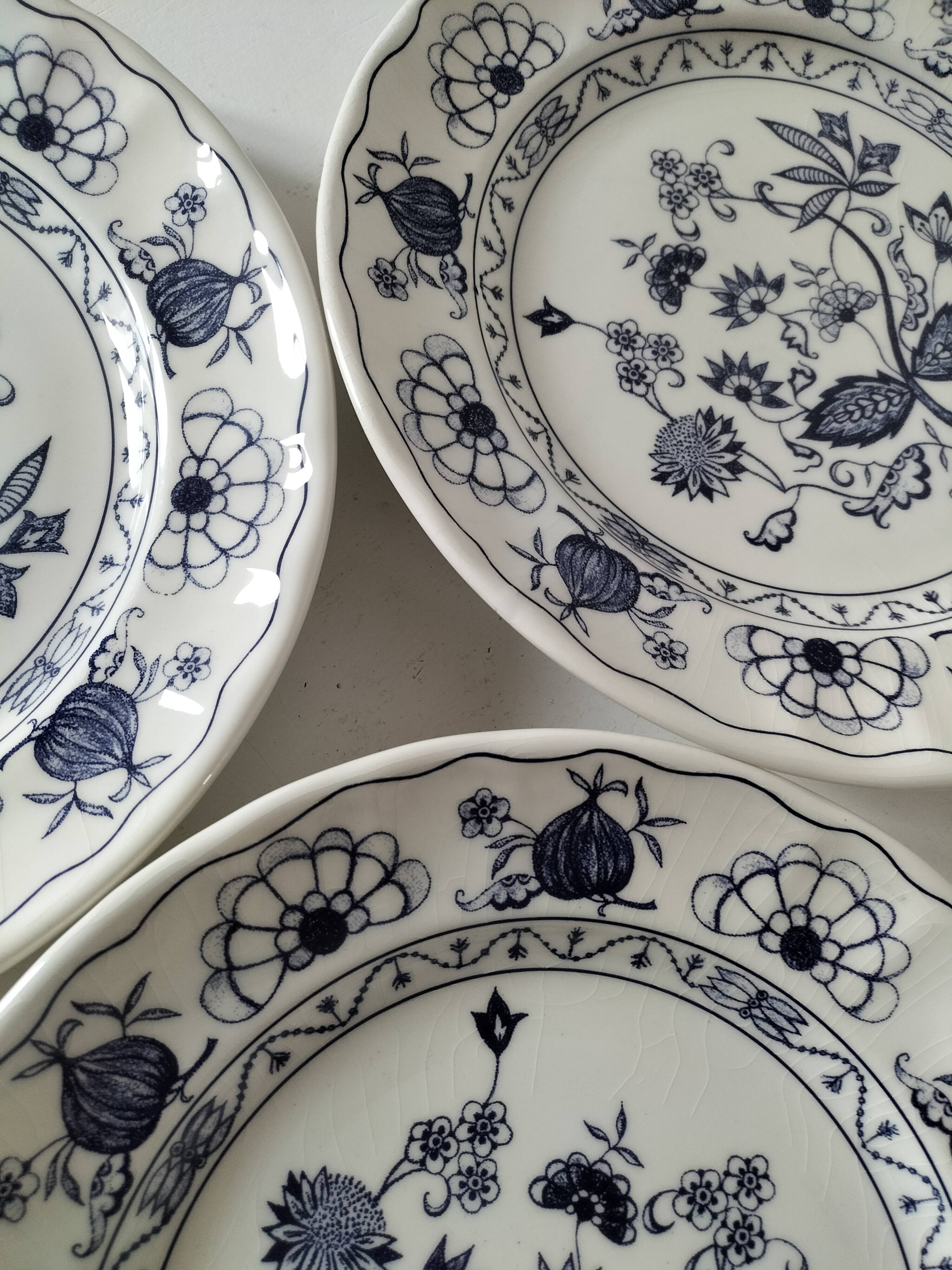 Trio of Castellania plates in Italian earthenware, vintage blue decoration