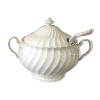 Soup maker and her white Ironstone Snowhite Regenoy