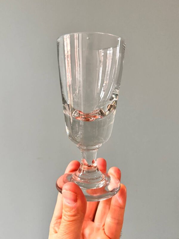 Série de 6 verres à pied anciens dépareillés