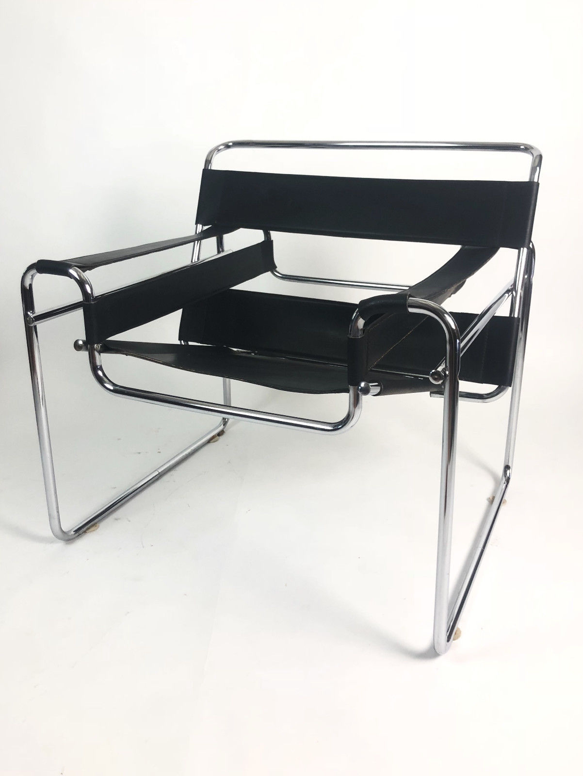 Pair of "vassily" model armchairs Marcel Breuer 1980