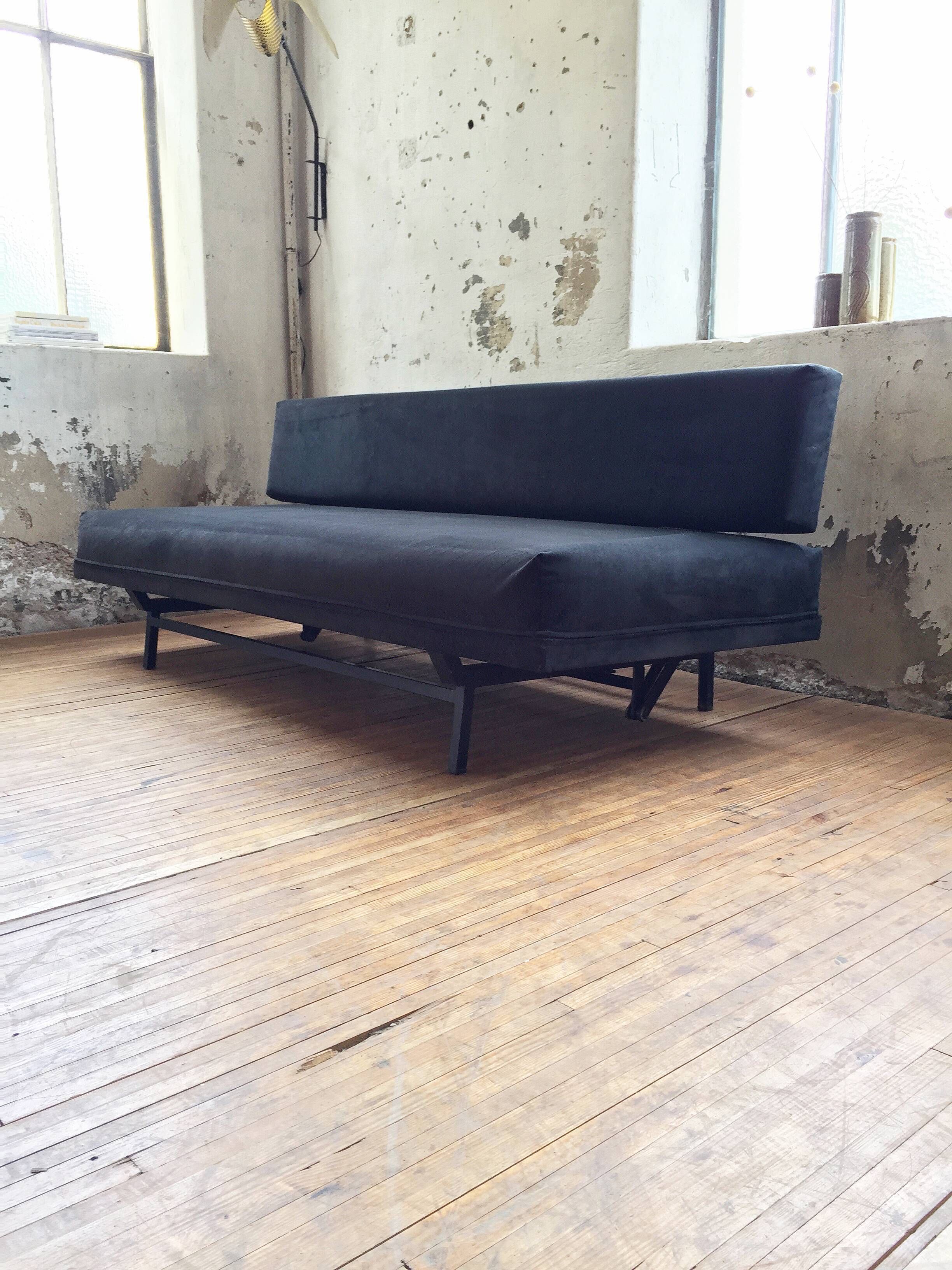 André Simard bench sofa for Airborne
