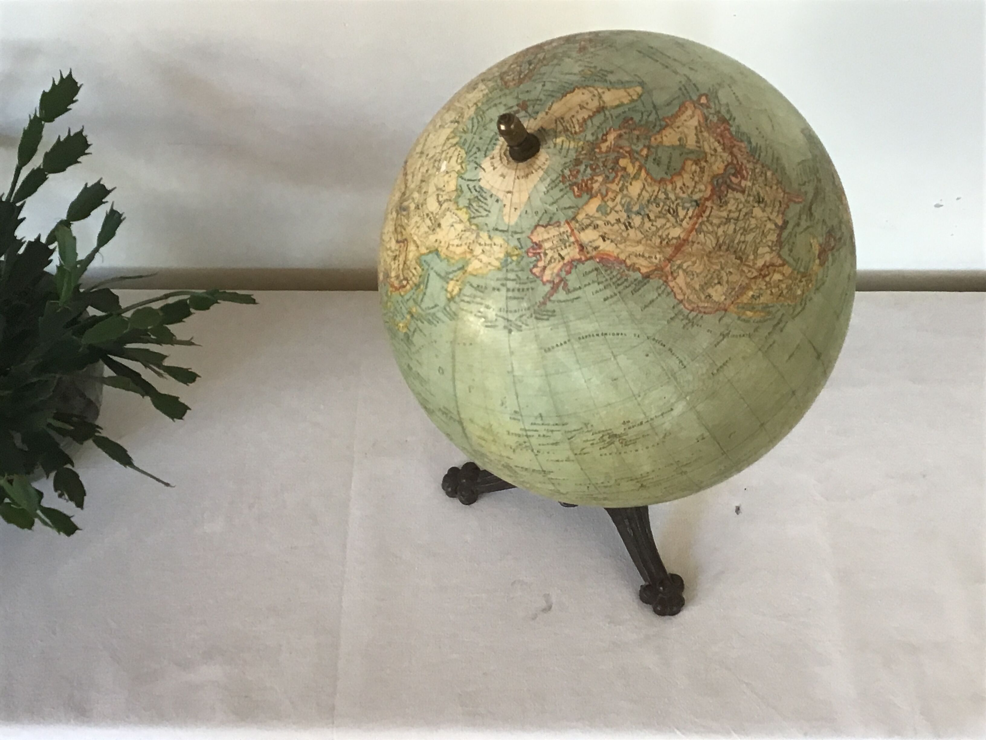 Former globe Émile Berteaux cast iron foot 19th