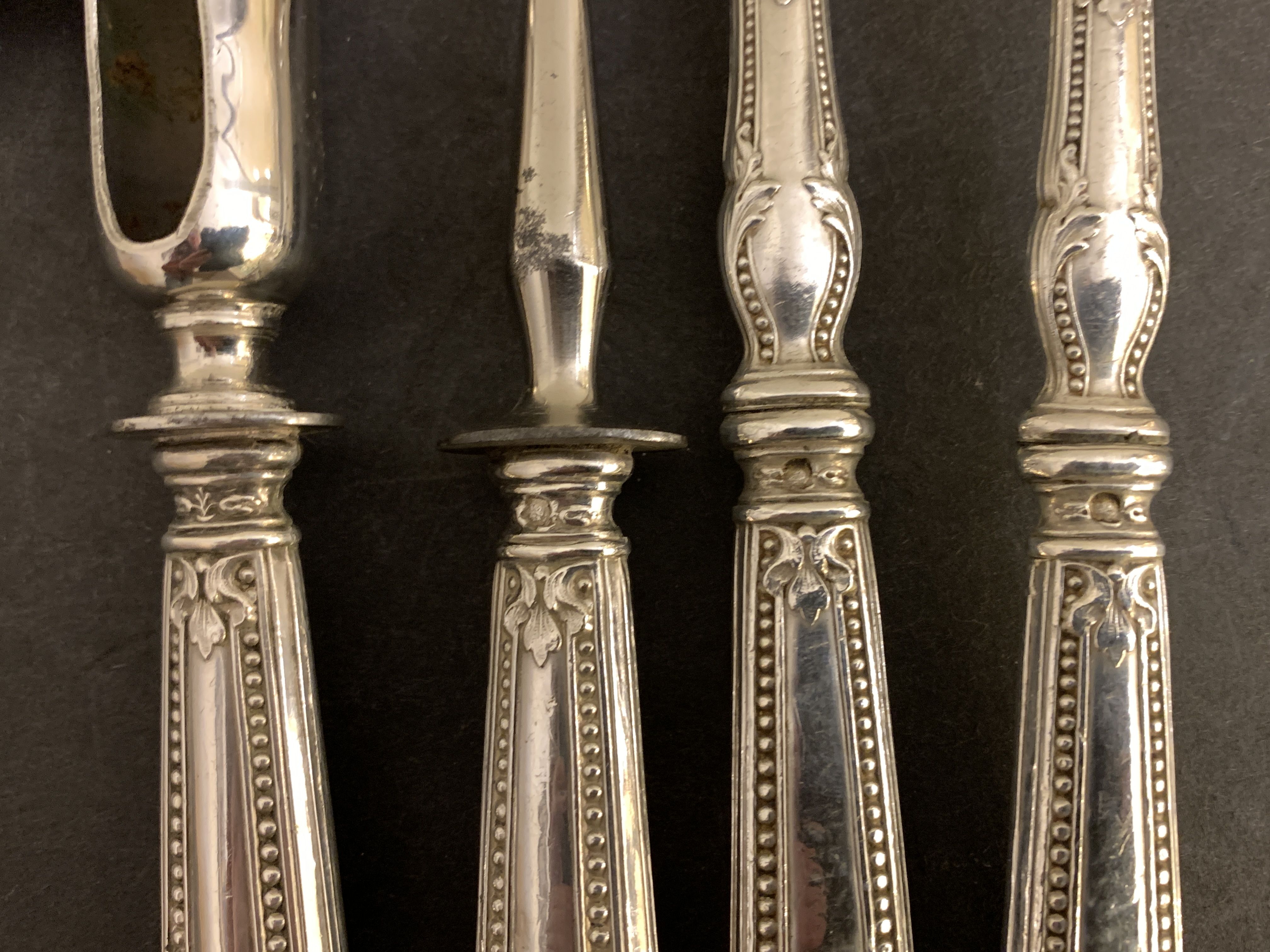 4 couverts de service en argent pour gigot et salade, XIXème