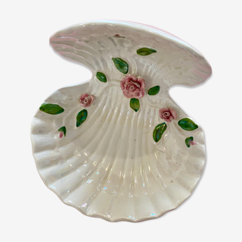 Empty shell pocket in iridescent ceramic