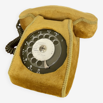 Téléphone Socotel S63 avec sa coque en velours doré