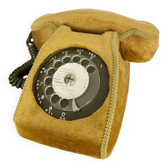 Téléphone Socotel S63 avec sa coque en velours doré
