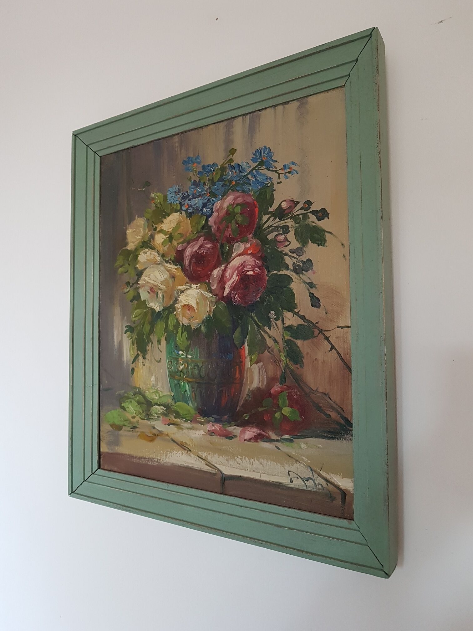 Old bouquet of flowers table