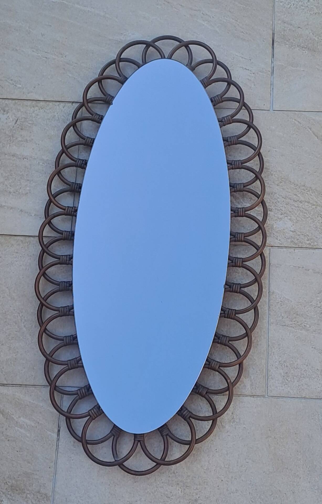 Miroir ovale en rotin années 60