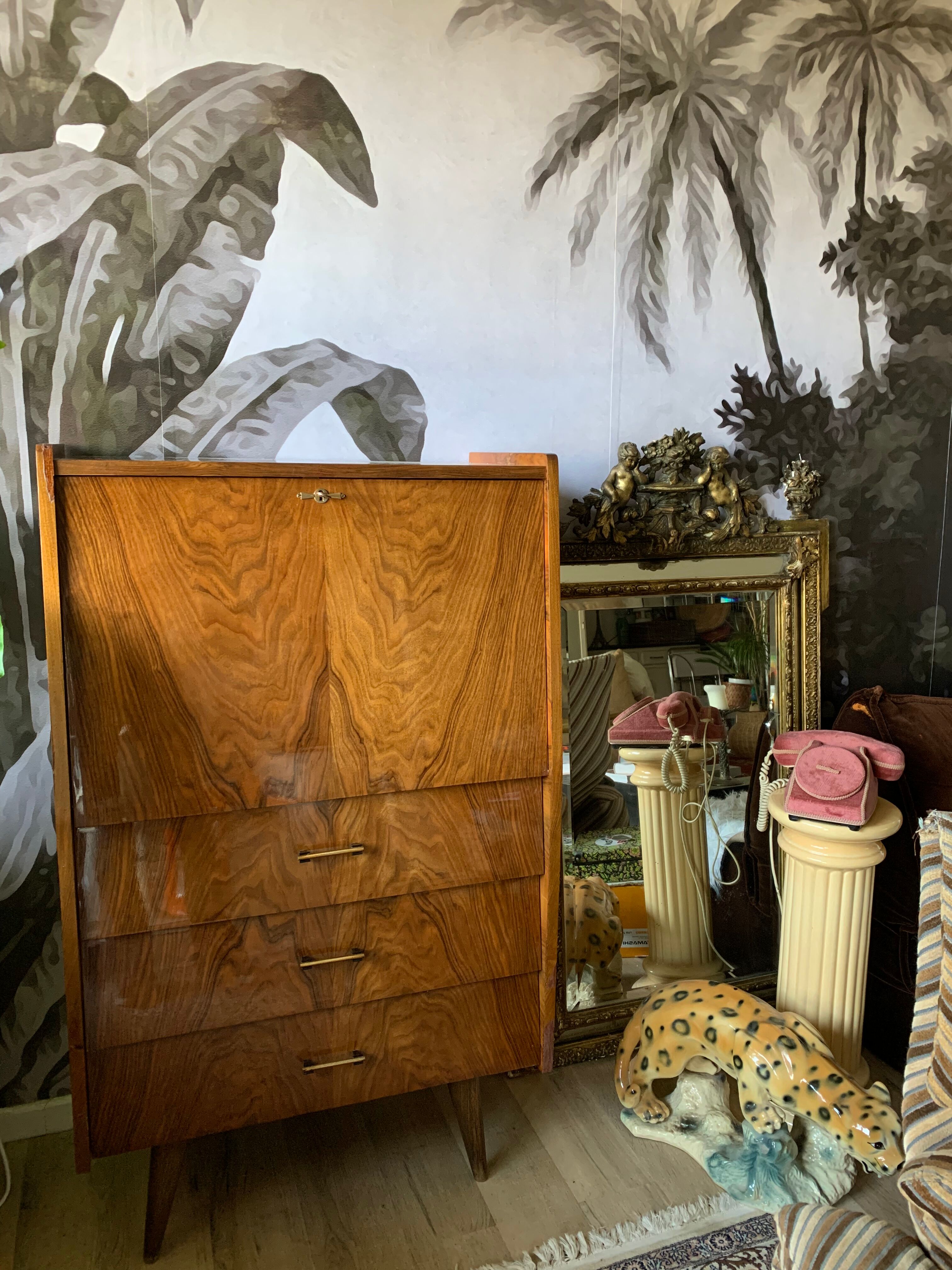 Secretary 70 feet compass