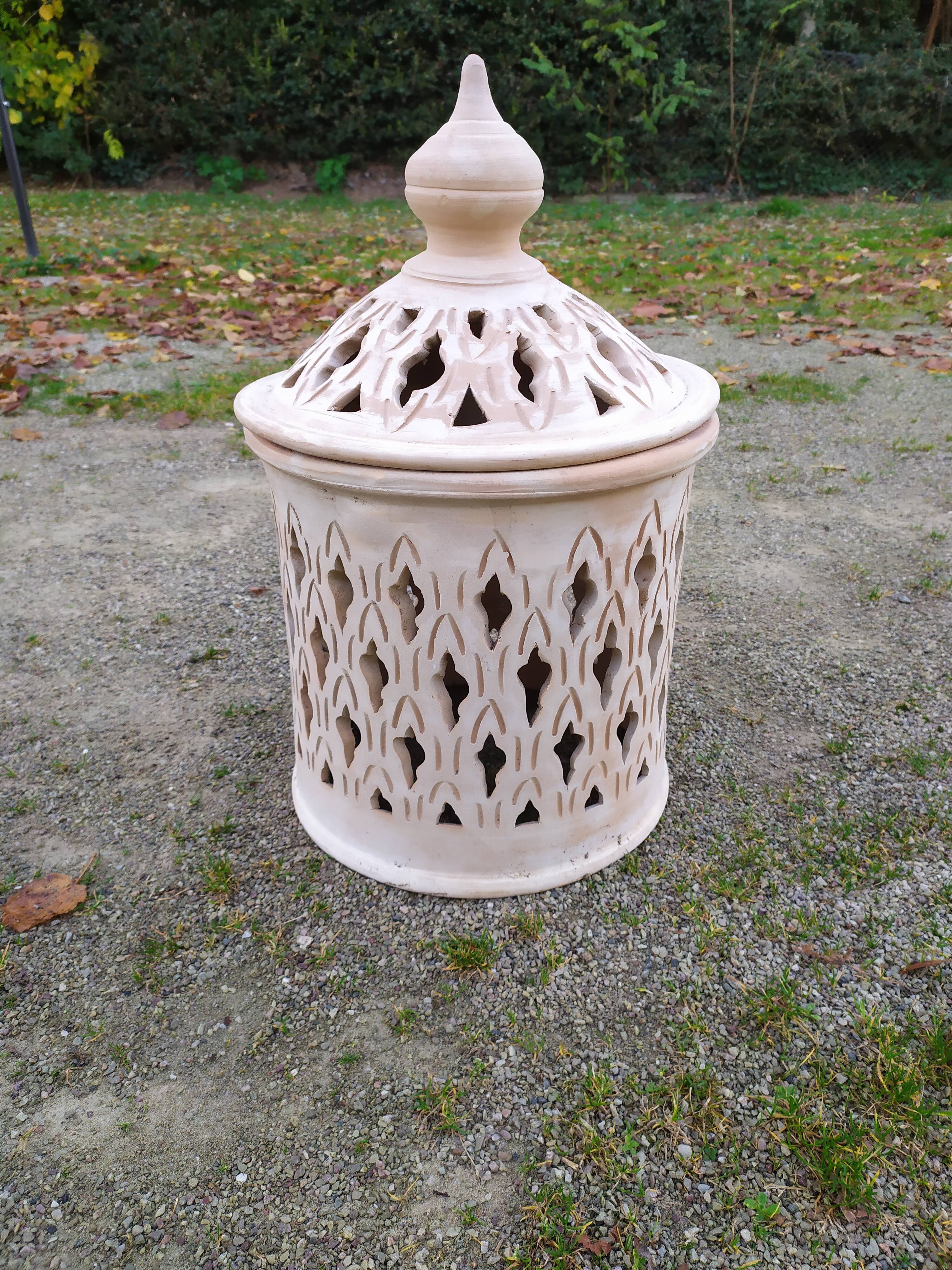 Poterie marocaine , lanterne , terre cuite