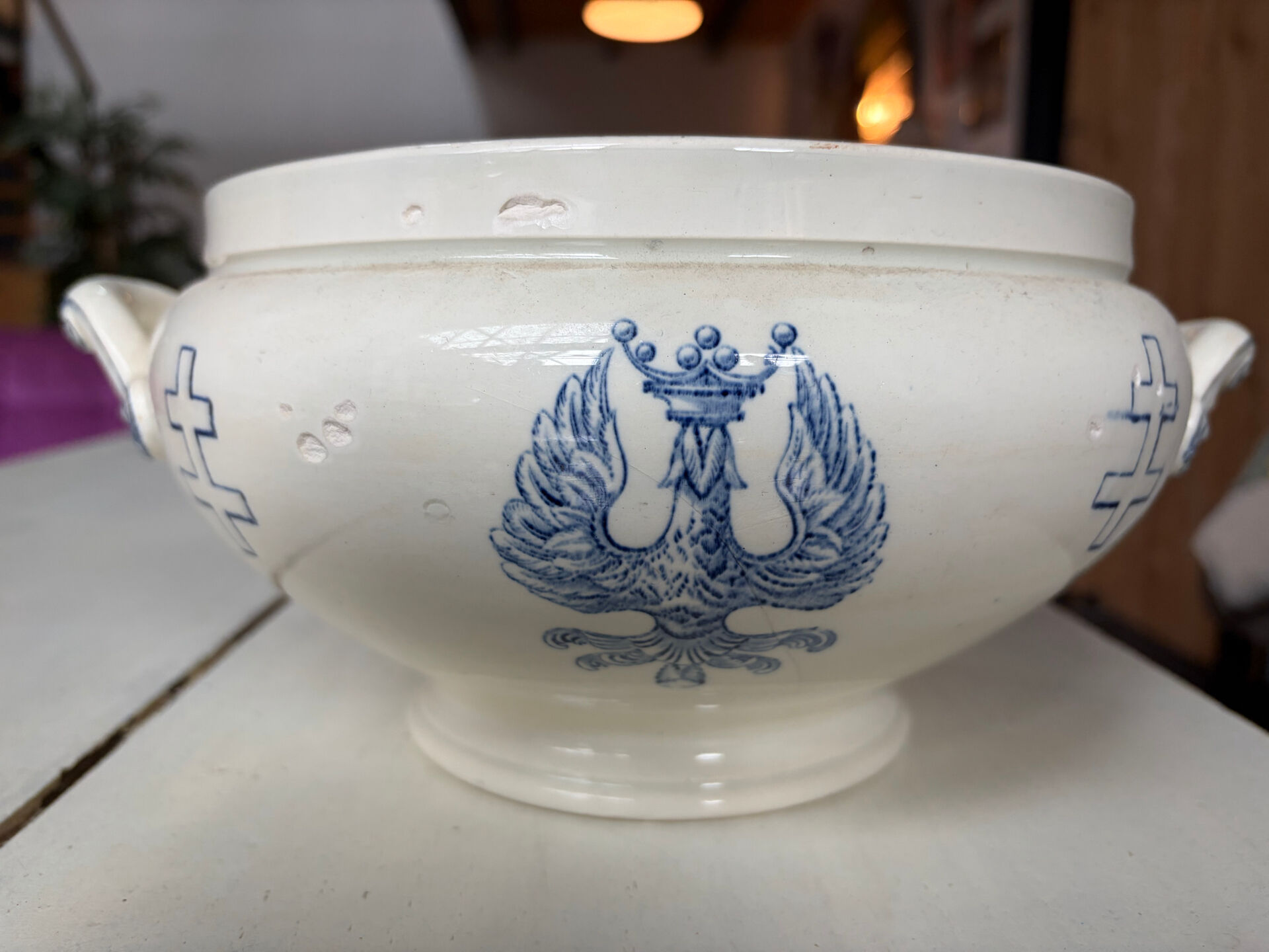 Ceramic basin