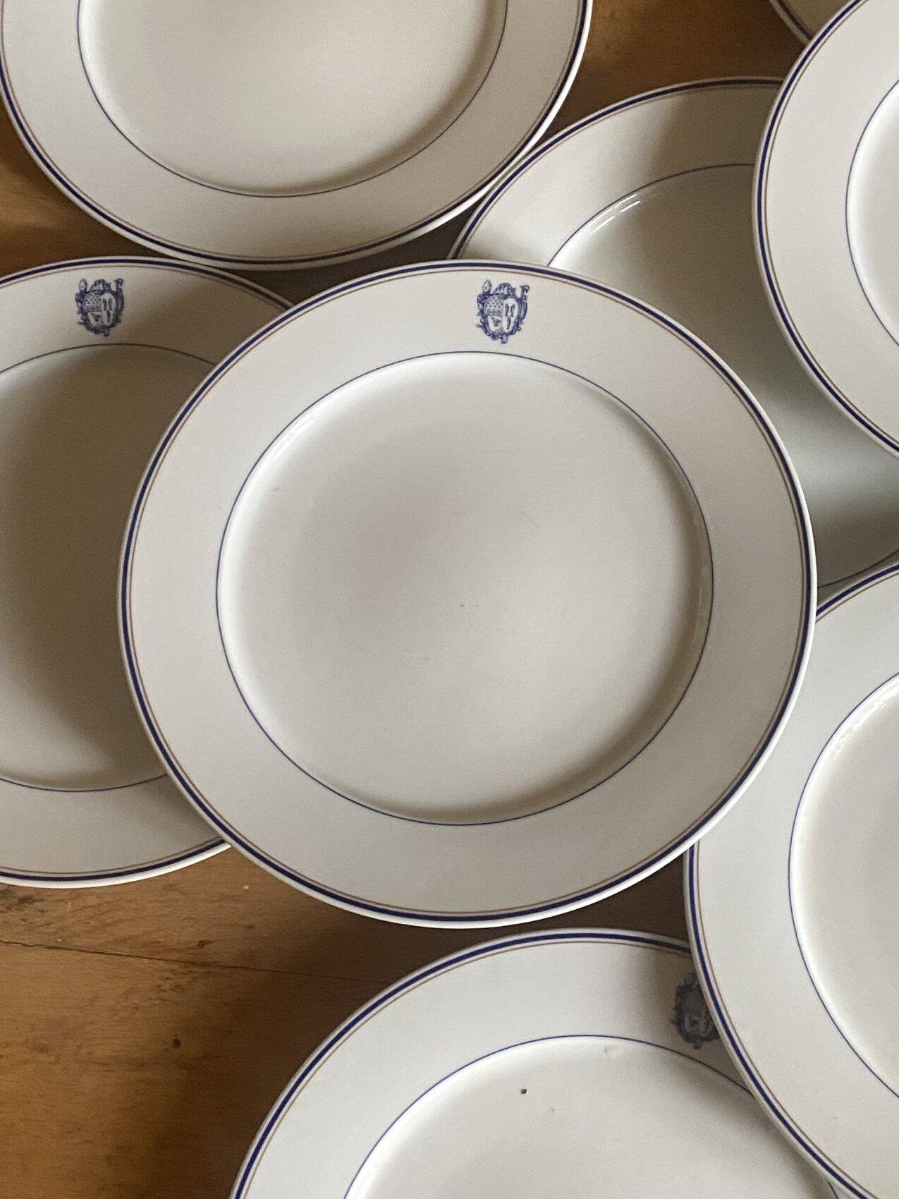 Set of 11 large flat plates – White porcelain with blue rim – Pillivuyt, 31 cm