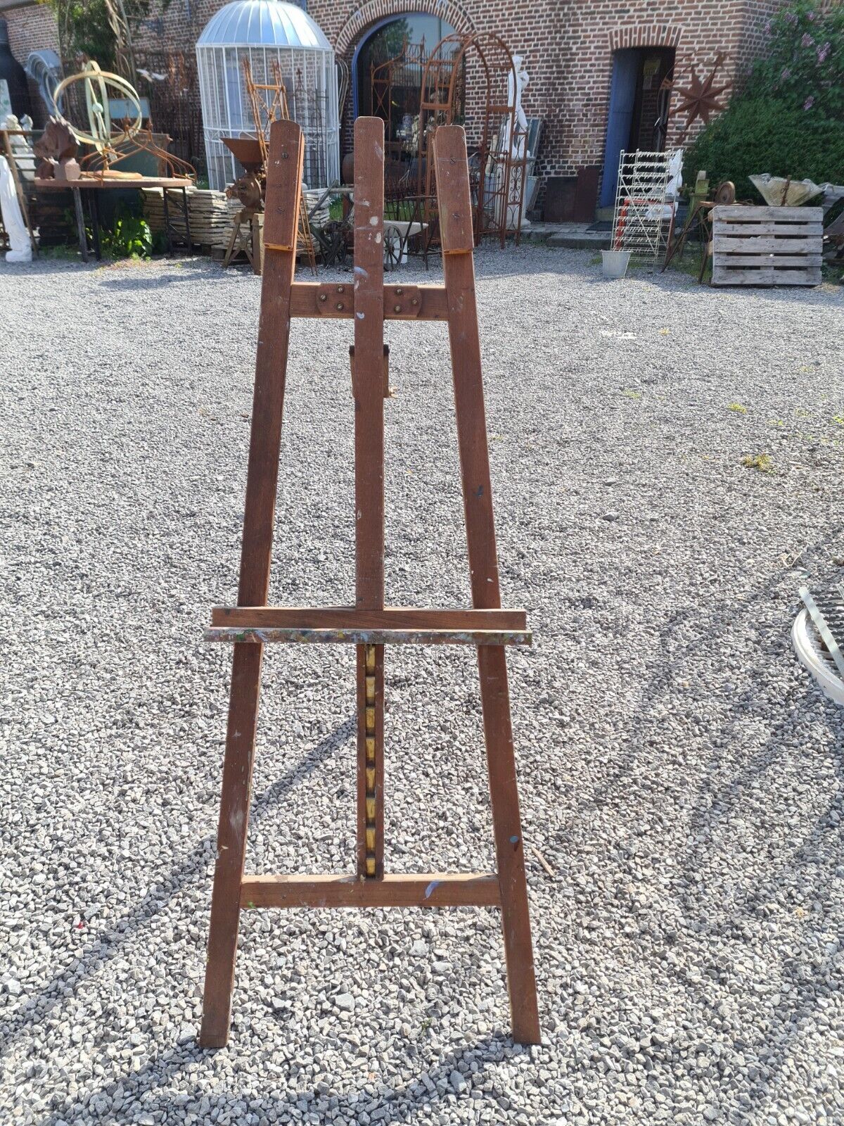 Wooden painter's easel