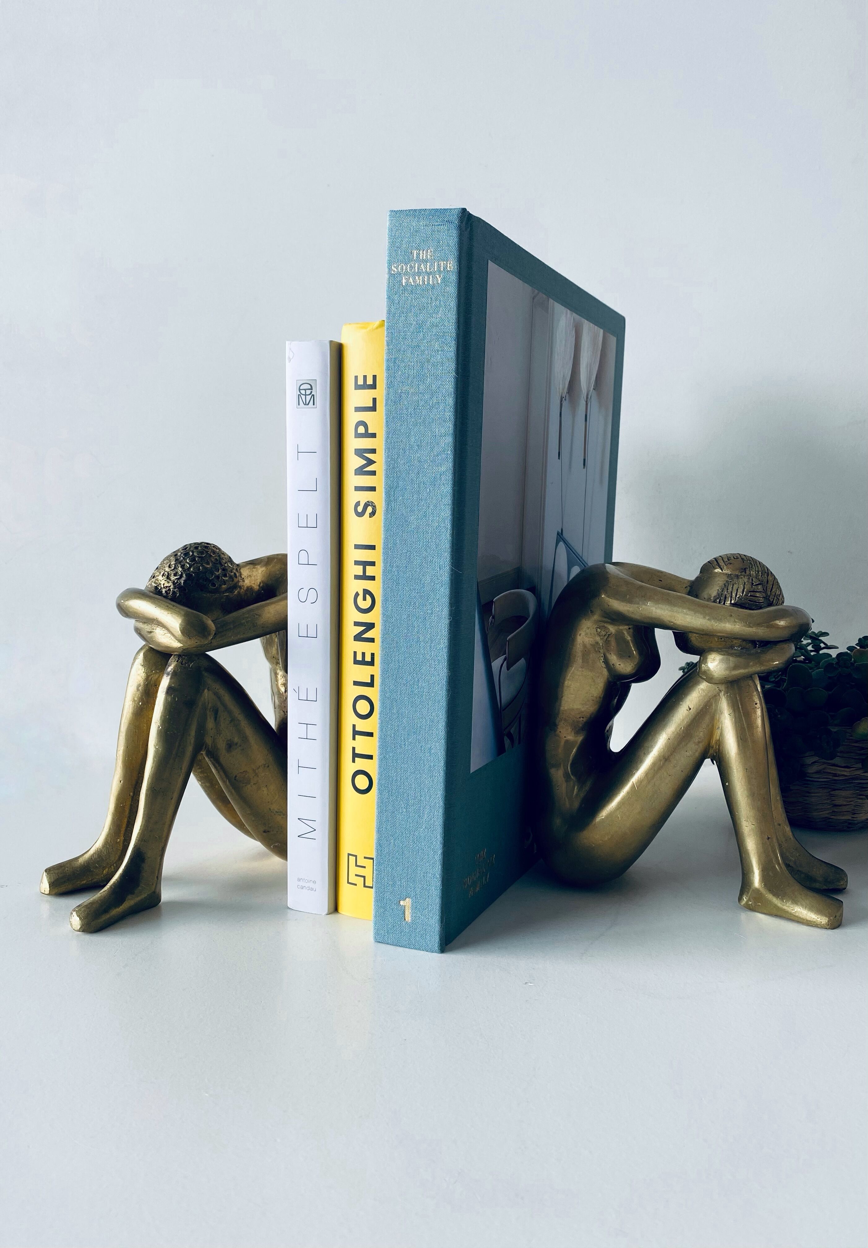 Couple carved in gilded bronze