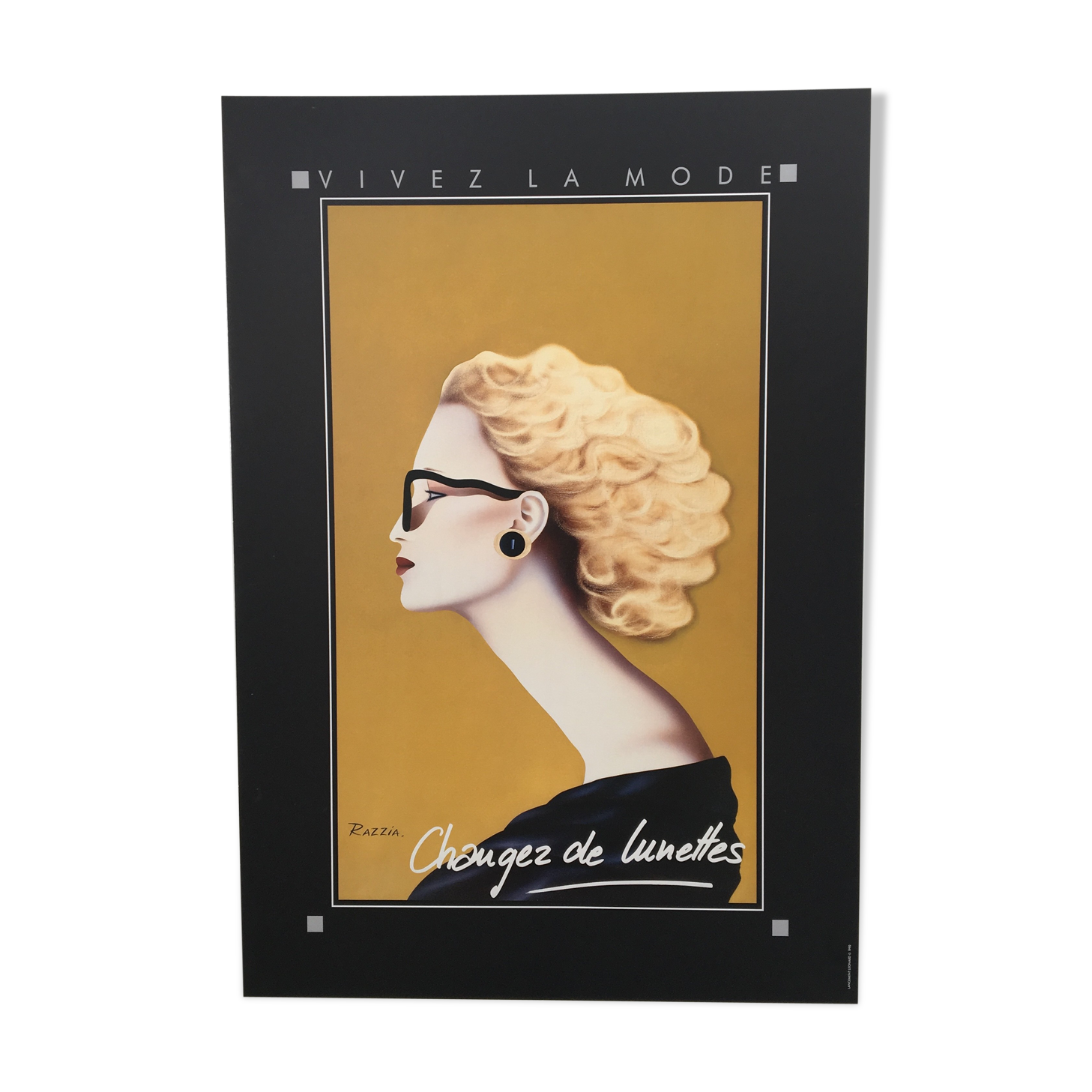 Displays Silmo "change of glasses".