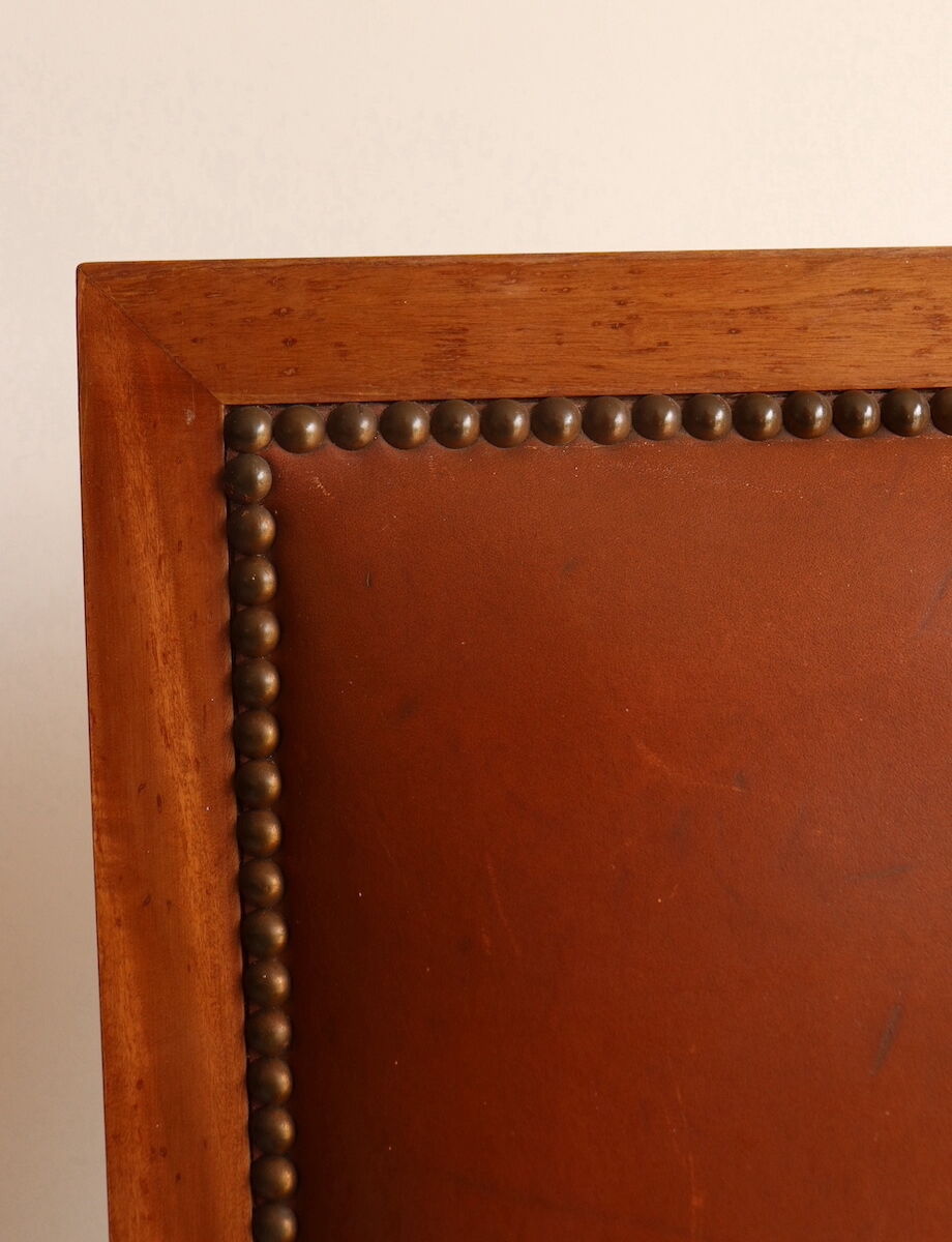 Chaise en acajou et cuir de style Consulat-Empire