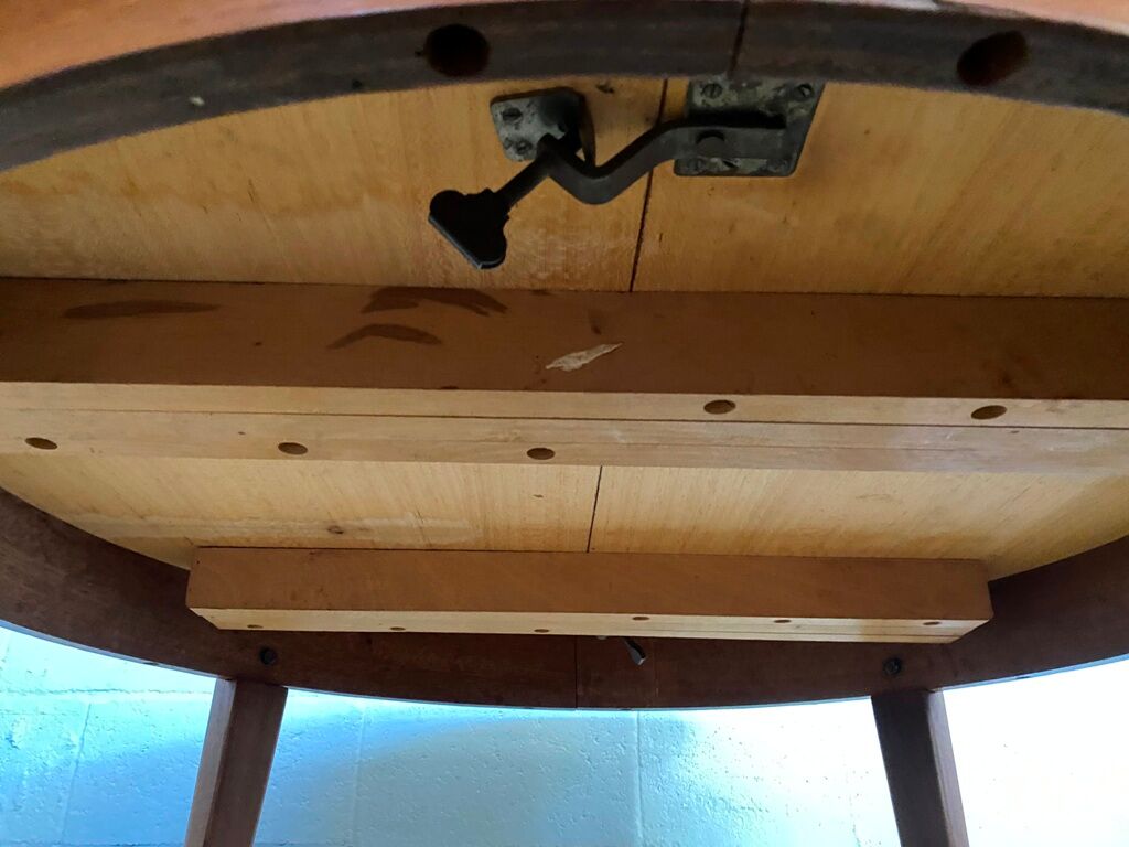 Scandinavian extendable round table in teak dia 110cm an60