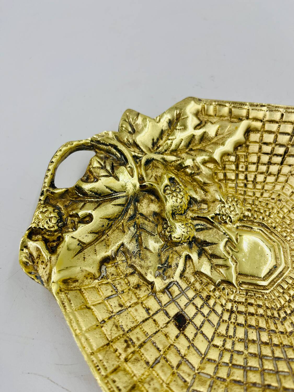 Art deco pocket emptier