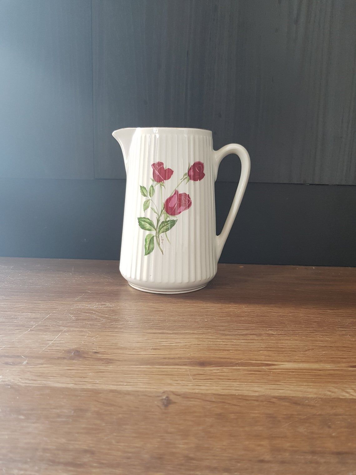 Pichet en porcelaine blanche
