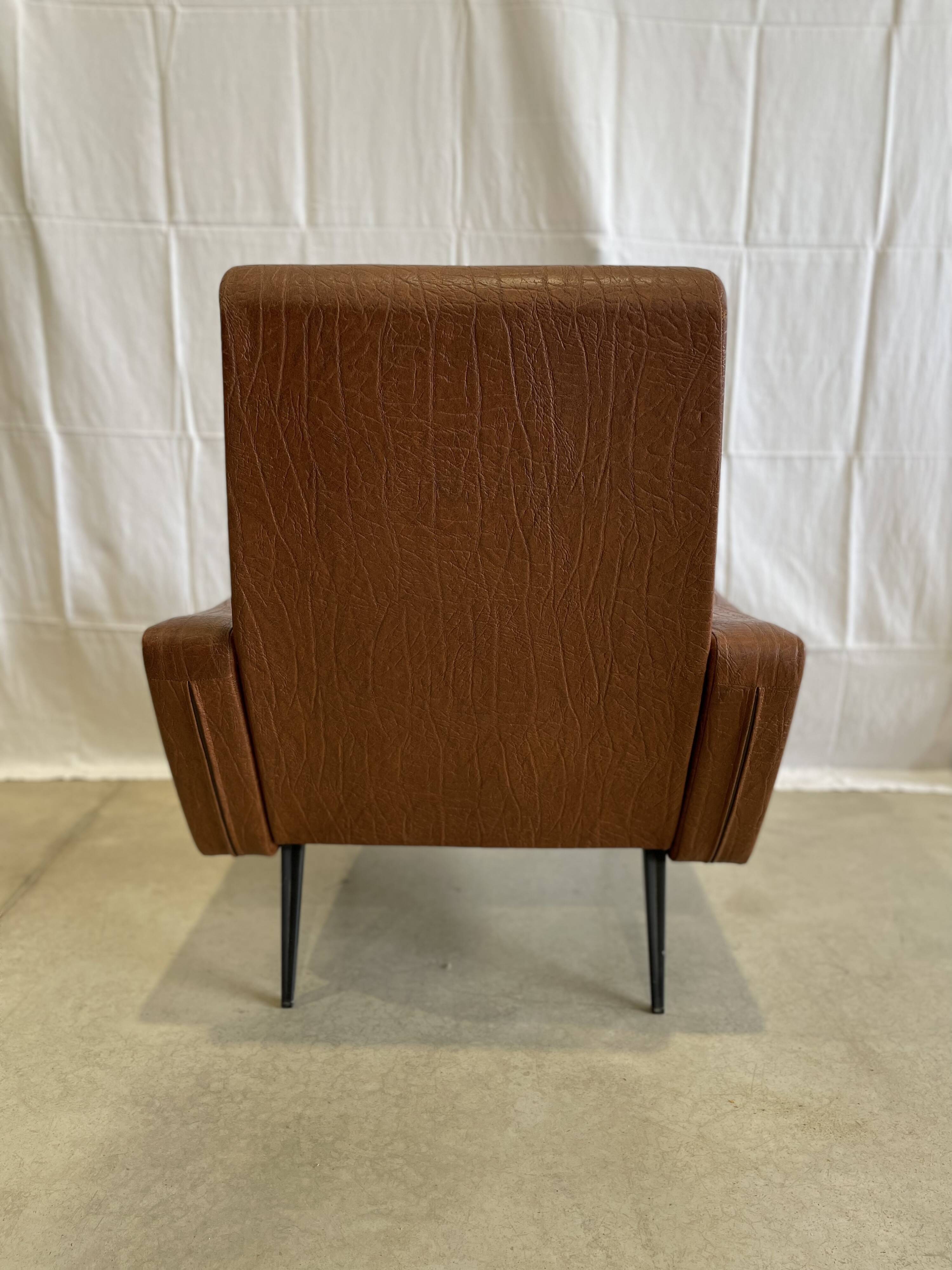 Retro armchair in brown skaï