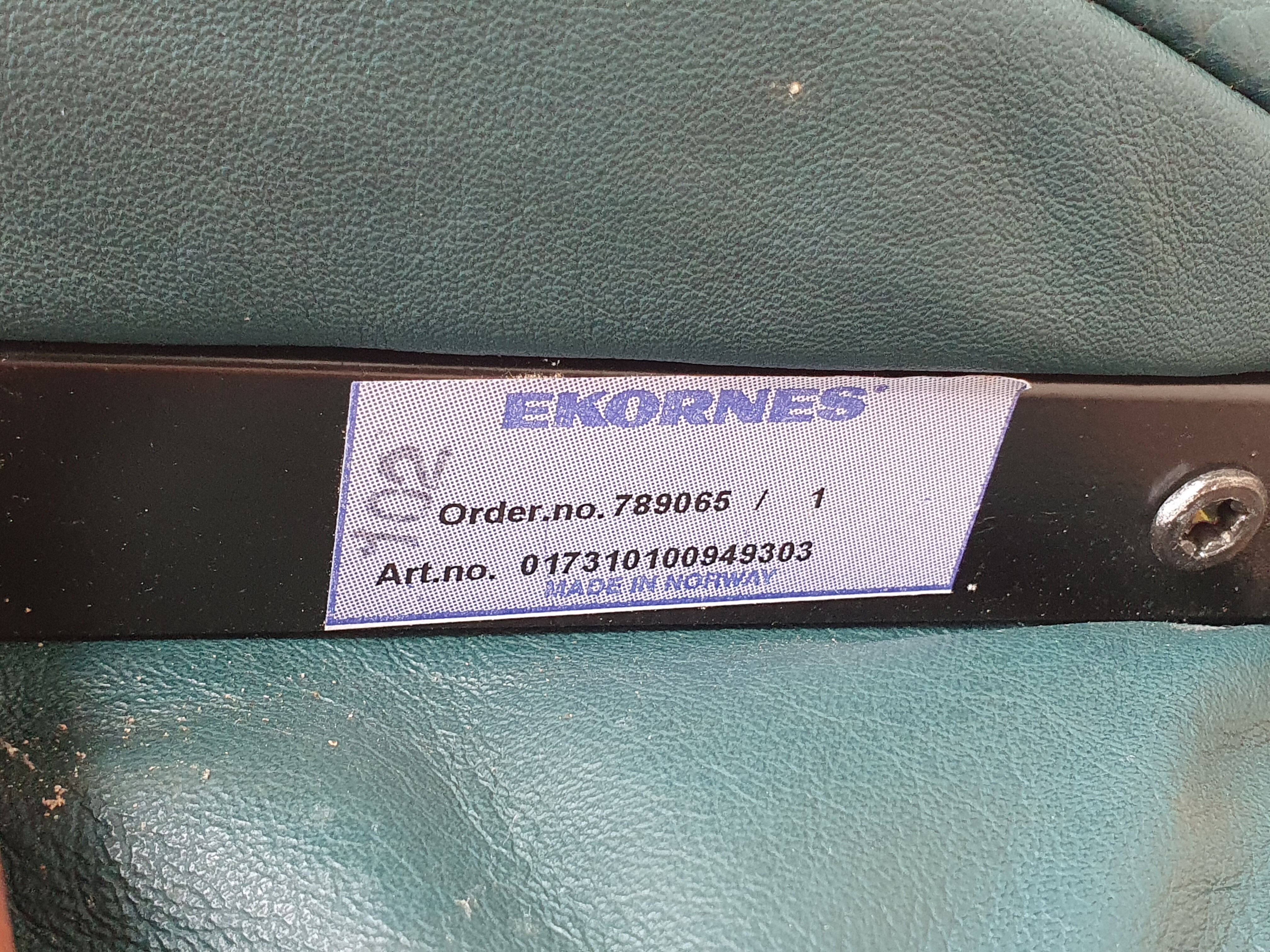 Vintage armchair ekornes green leather