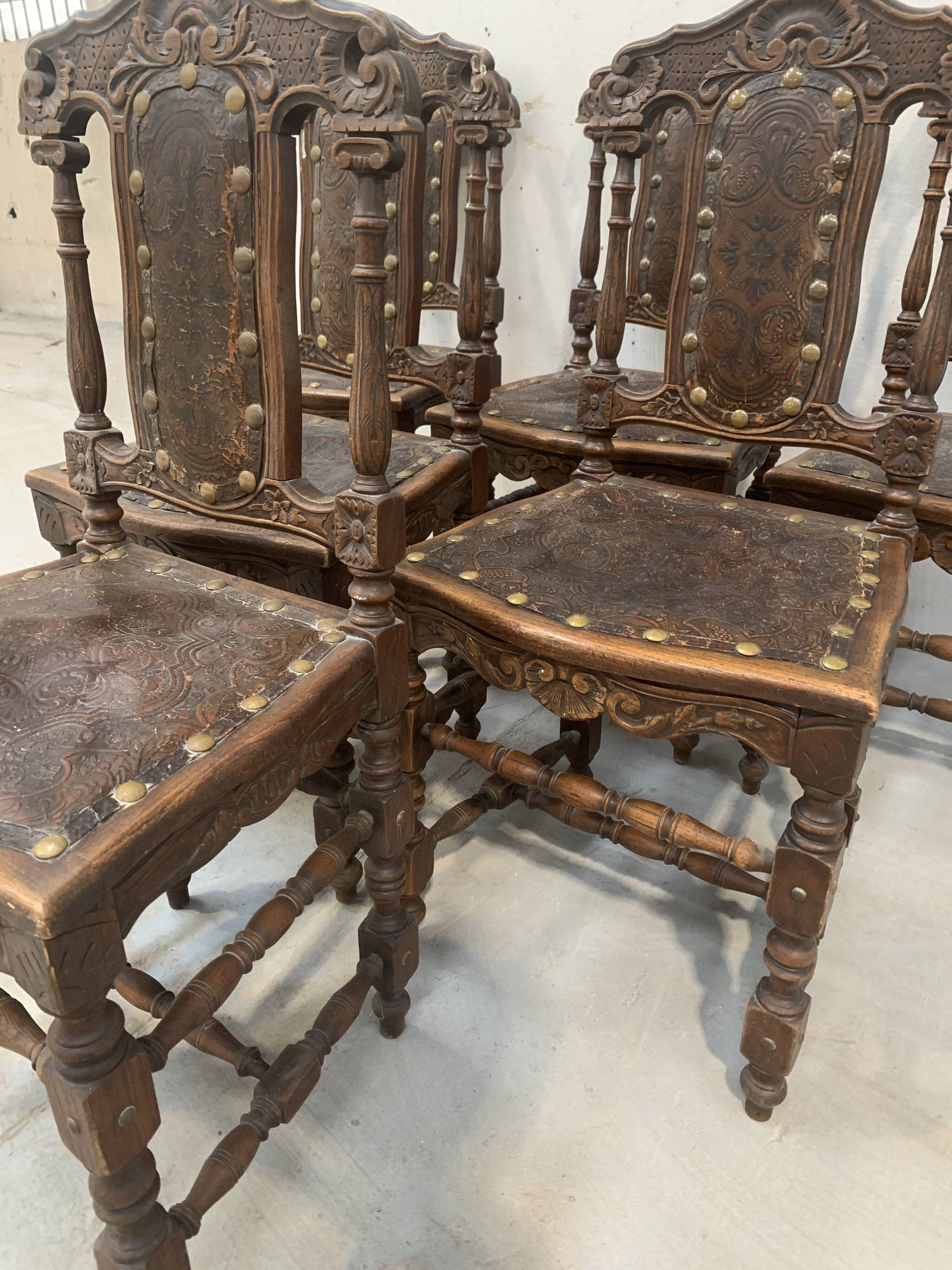 6 chaises de style Renaissance en chêne, XXème siècle