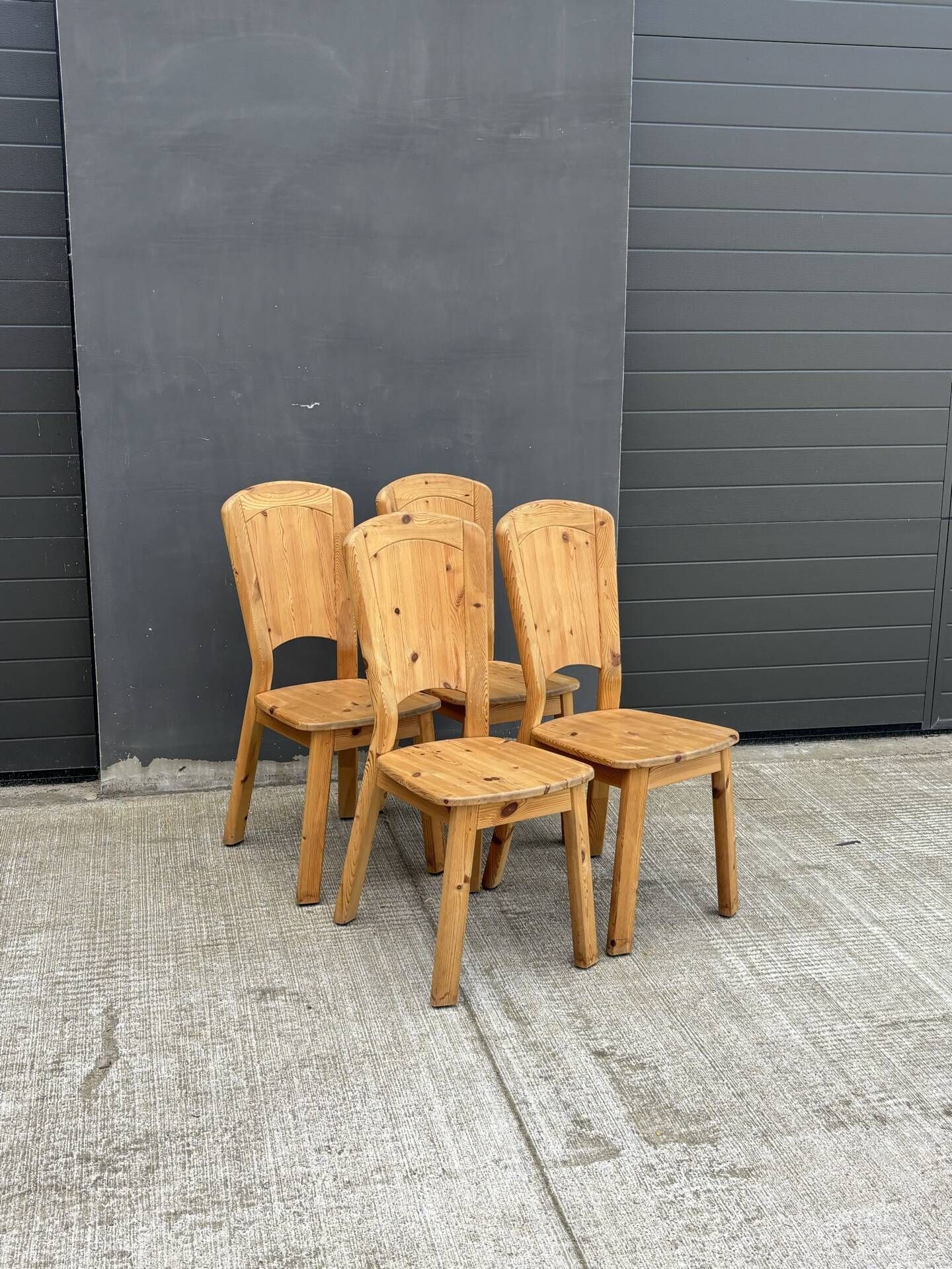 Ensemble de 4 chaises vintage en pin massif