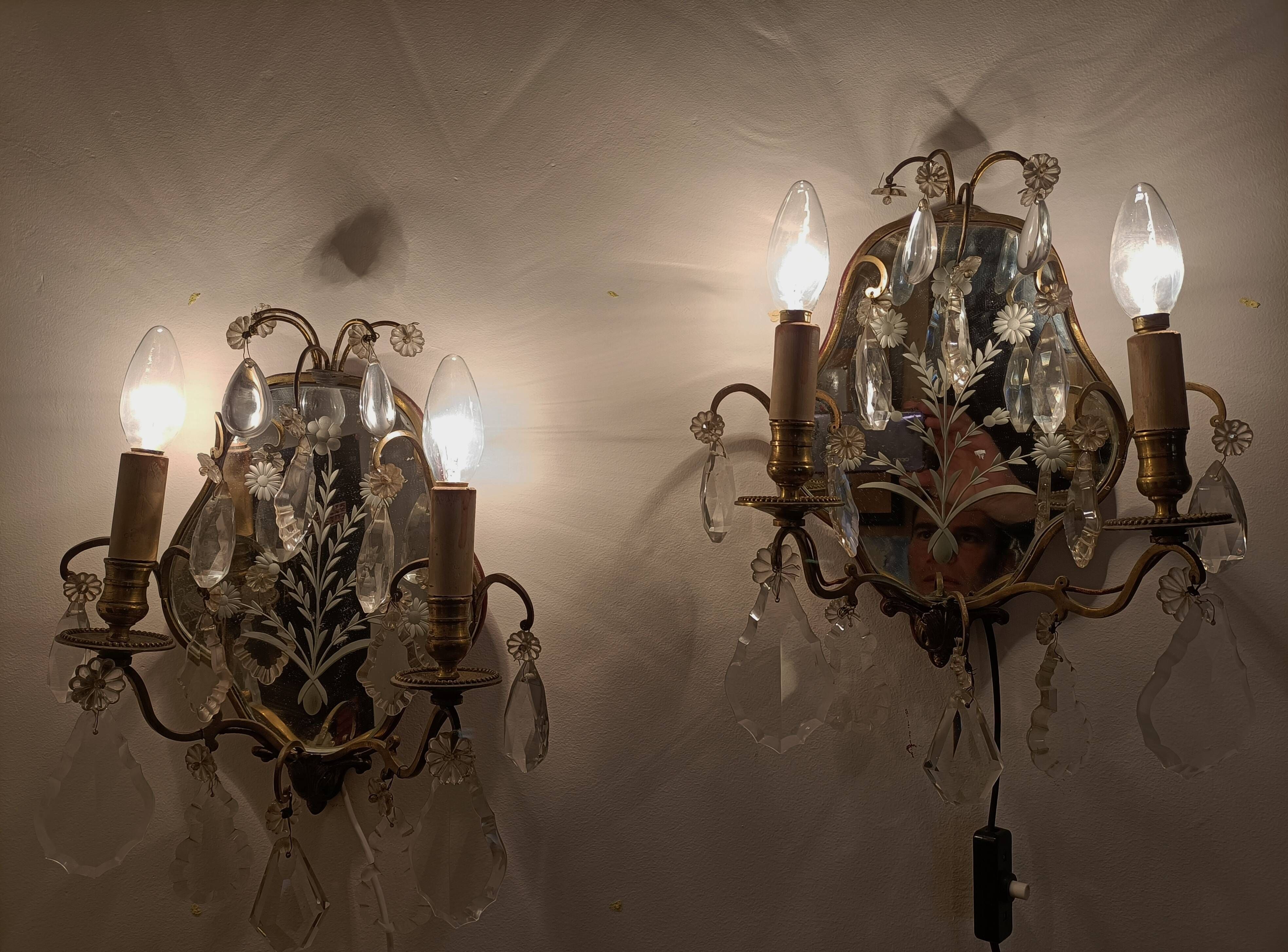 Pair of mirror sconces with two arms of light with gilded brass grapevines, Italy 1960.