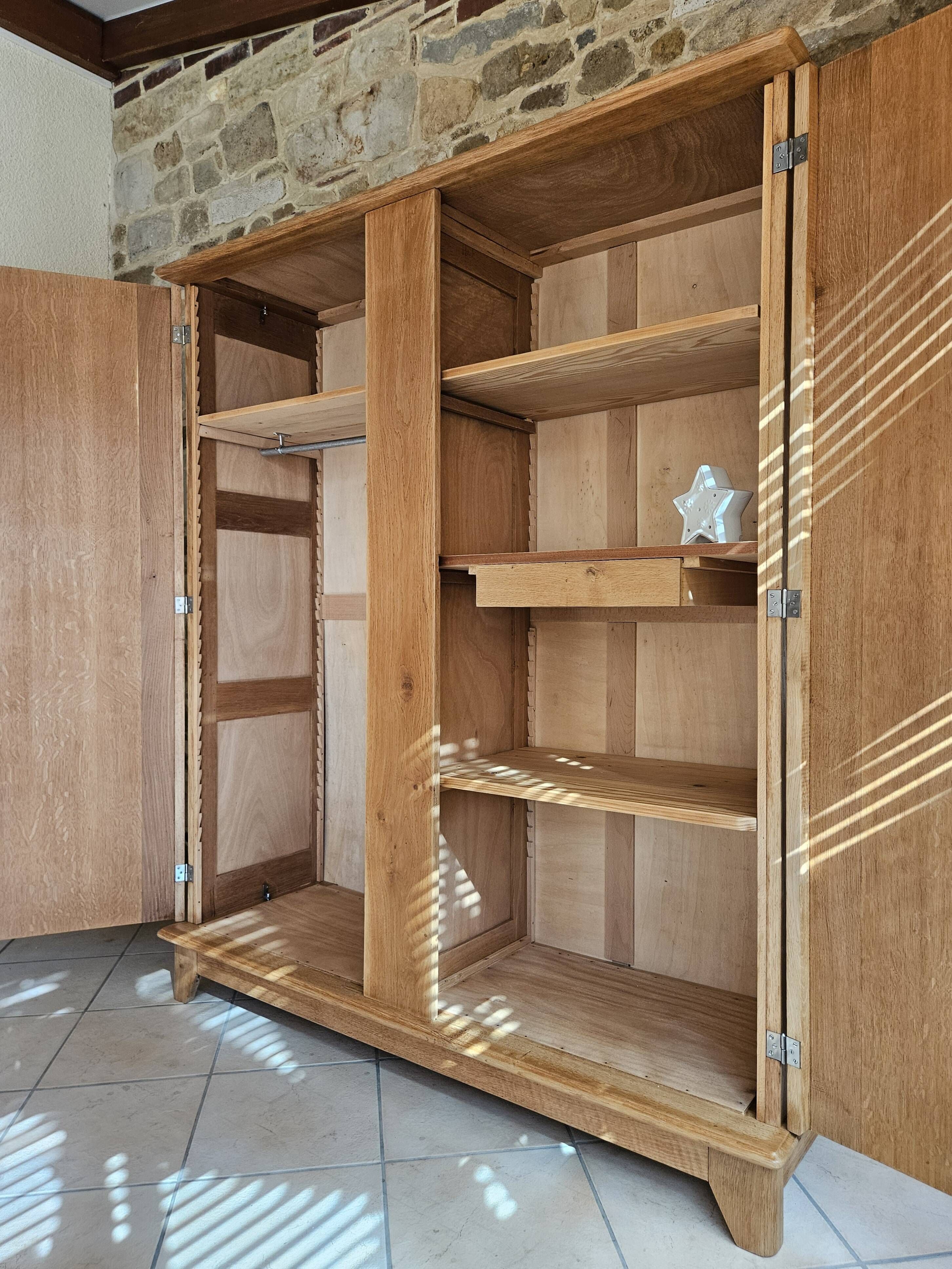 Armoire vintage