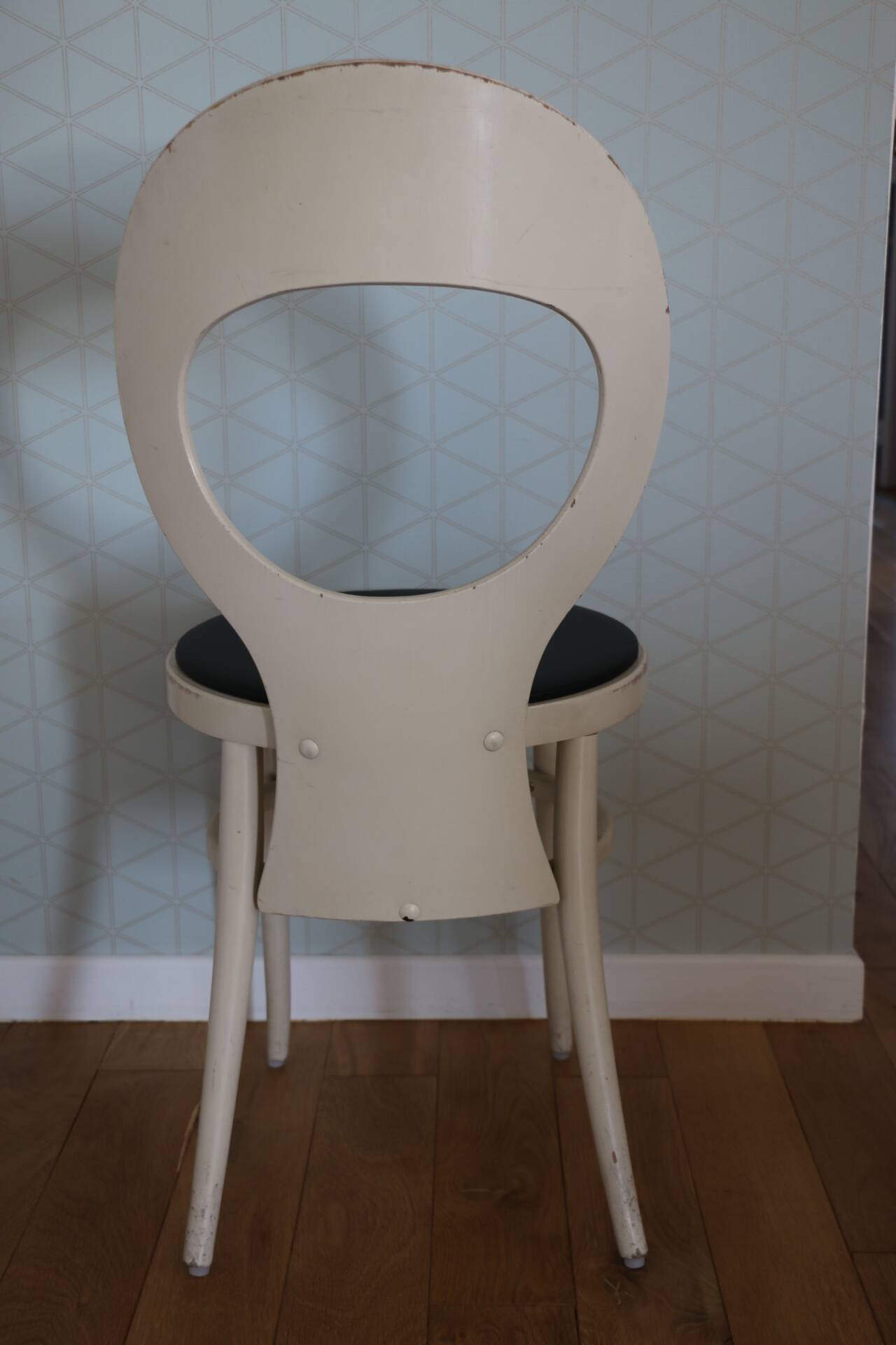 Chaise baumann mouette blanche skaï noir