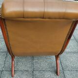 Paire de fauteuils type Chesterfield