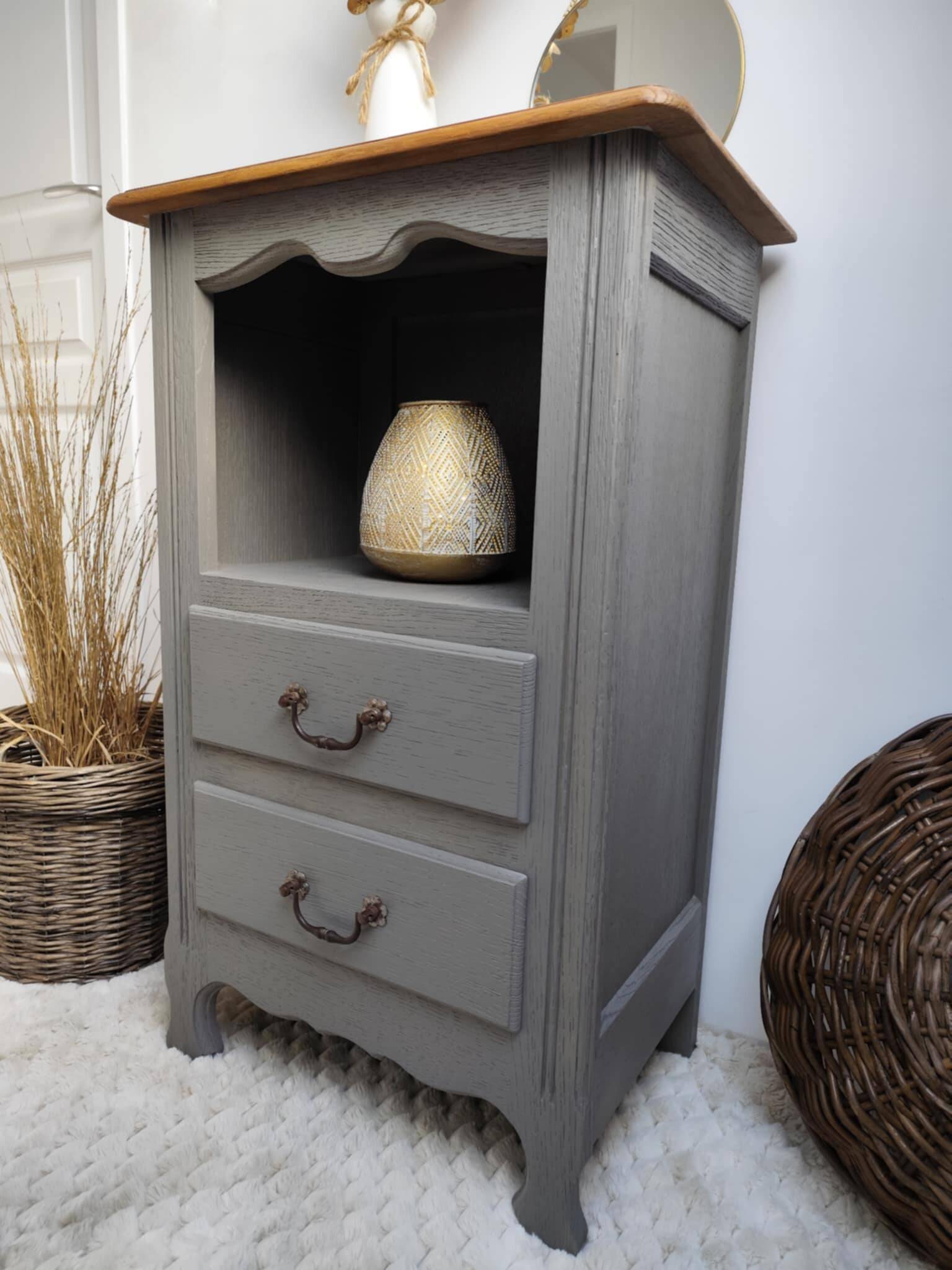 Oak chest of drawers